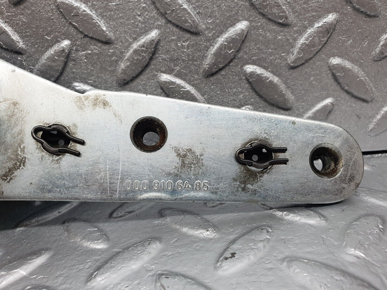 43331 Mercedes-Benz W108 280SE Front Right Seat Hinge Pair With Rod 0009106586 0009106485