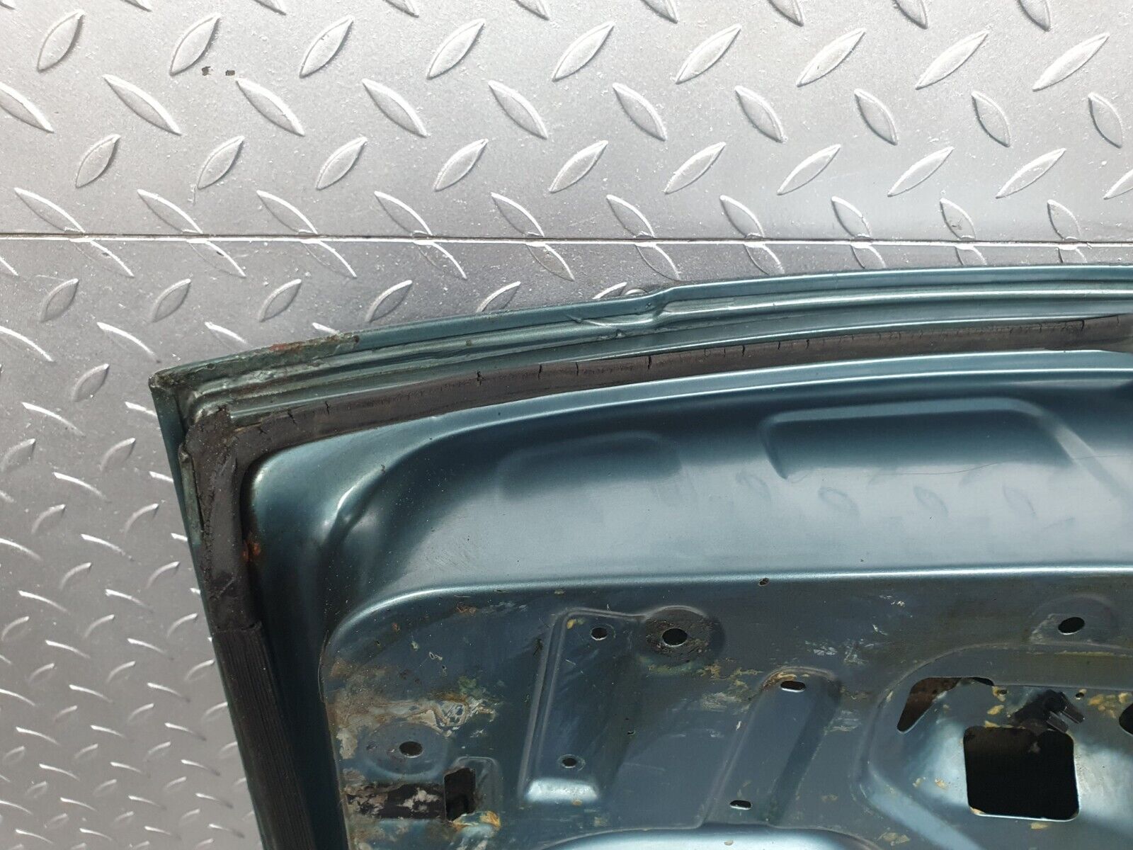 44056 Mercedes-Benz C123 230CE Coupe Left Door