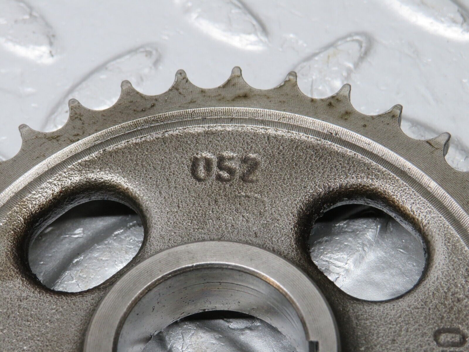 32948 Mercedes-Benz C107 R107 450 V8 Camshaft Timing Gear 1160520601