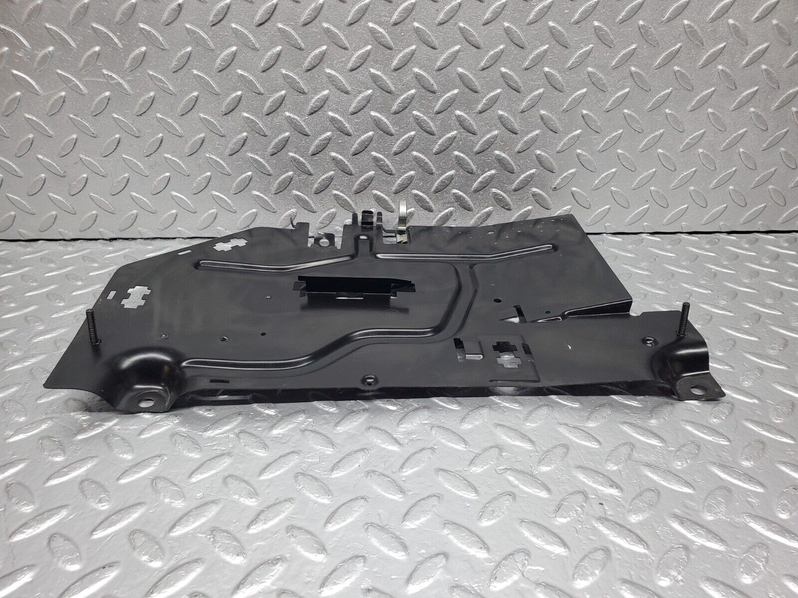 45629 Mercedes-Benz W126 420SE Left Footwell Relay Holder Bracket