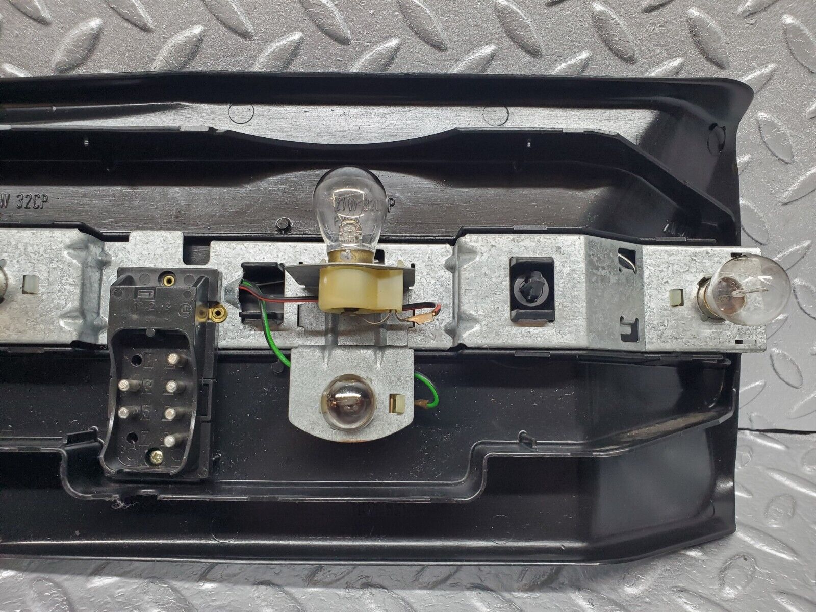 45829 Mercedes-Benz W126 420SE Tail Light & Bulb Holder Right Side 22072