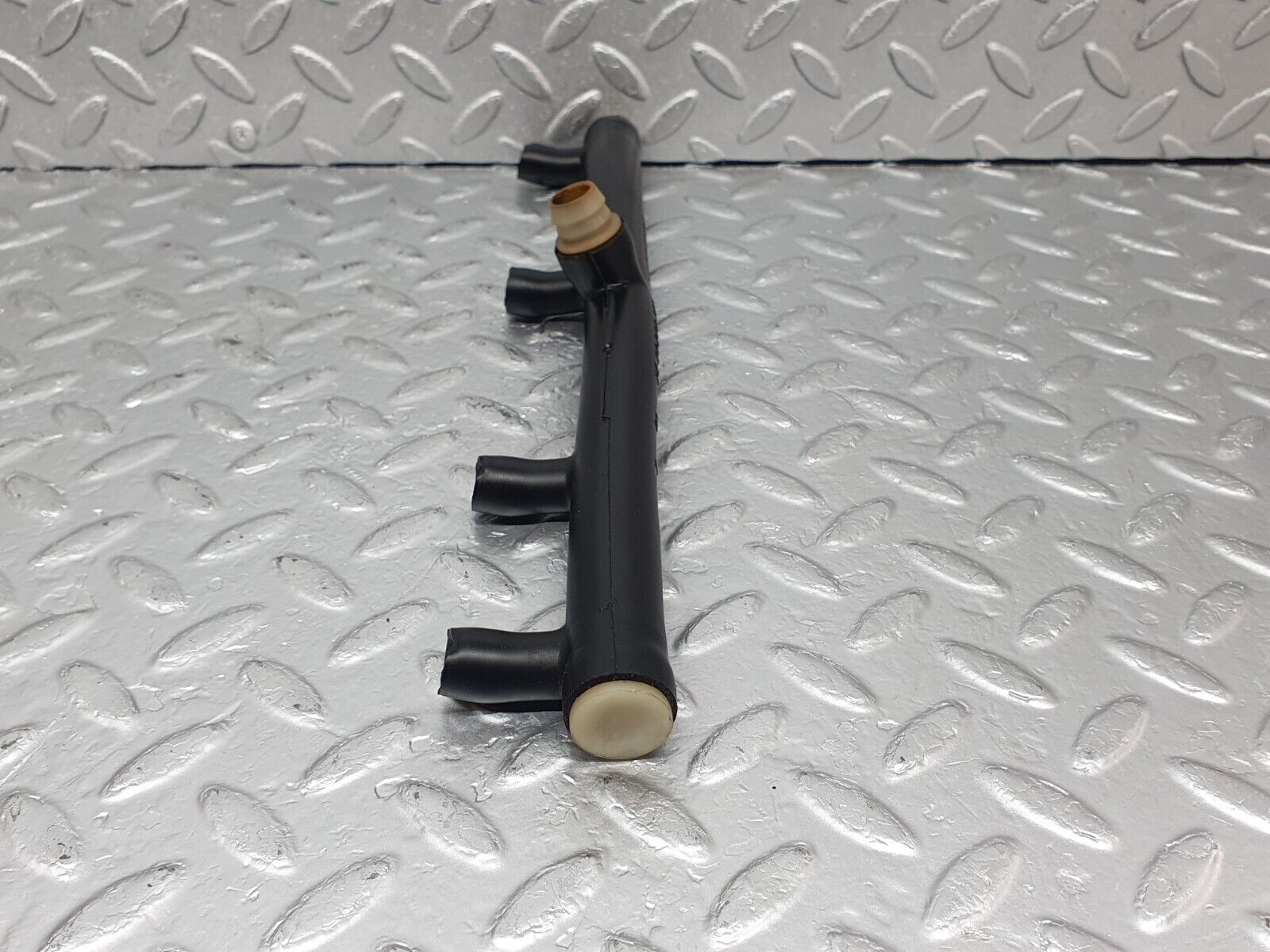 43663 Mercedes-Benz C126 380SEC Coupe Air Intake Breather Hose Pipe 1160940982