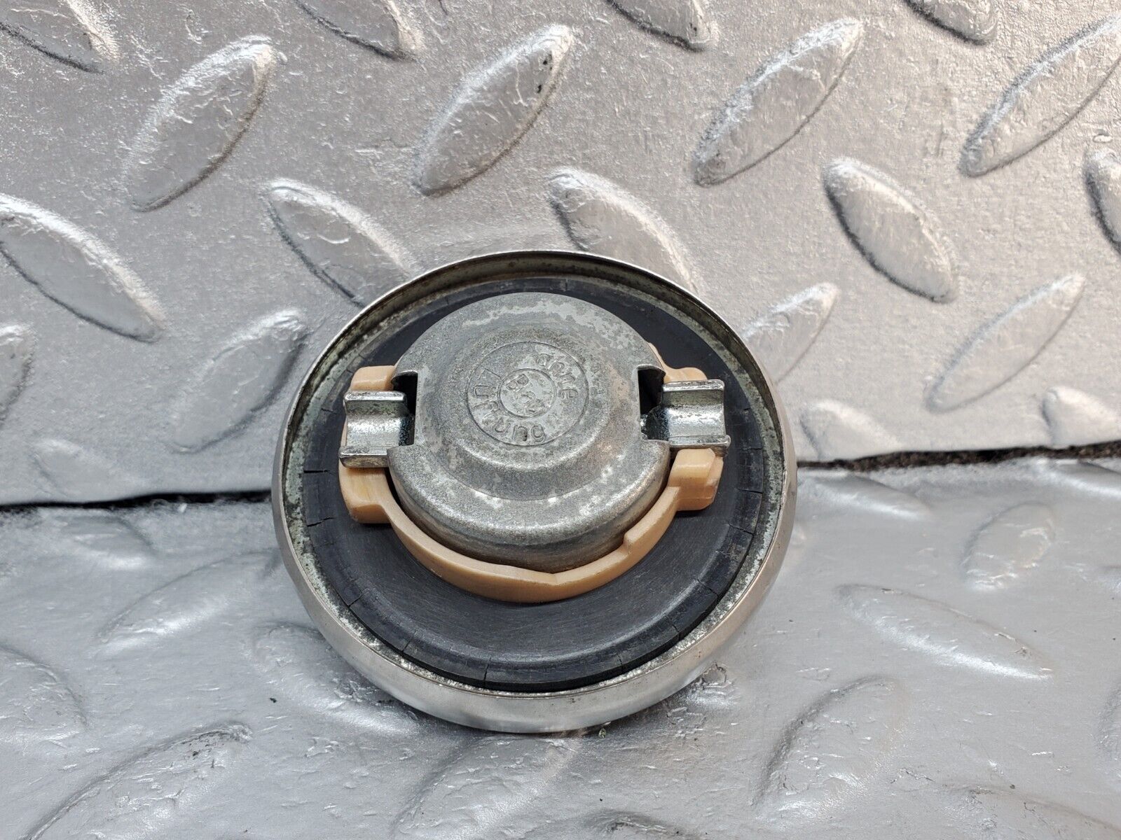 45938 Mercedes-Benz W126 420SE Fuel Tank Cap