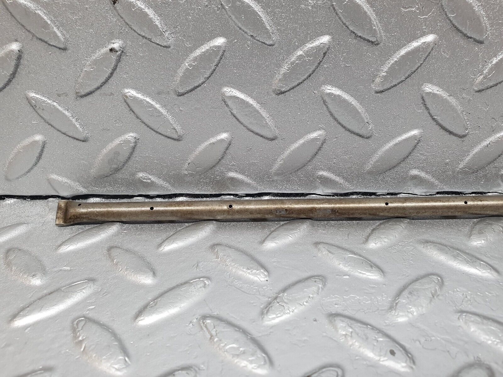 43420 Mercedes-Benz W108 280SE Camshaft Oil Tube