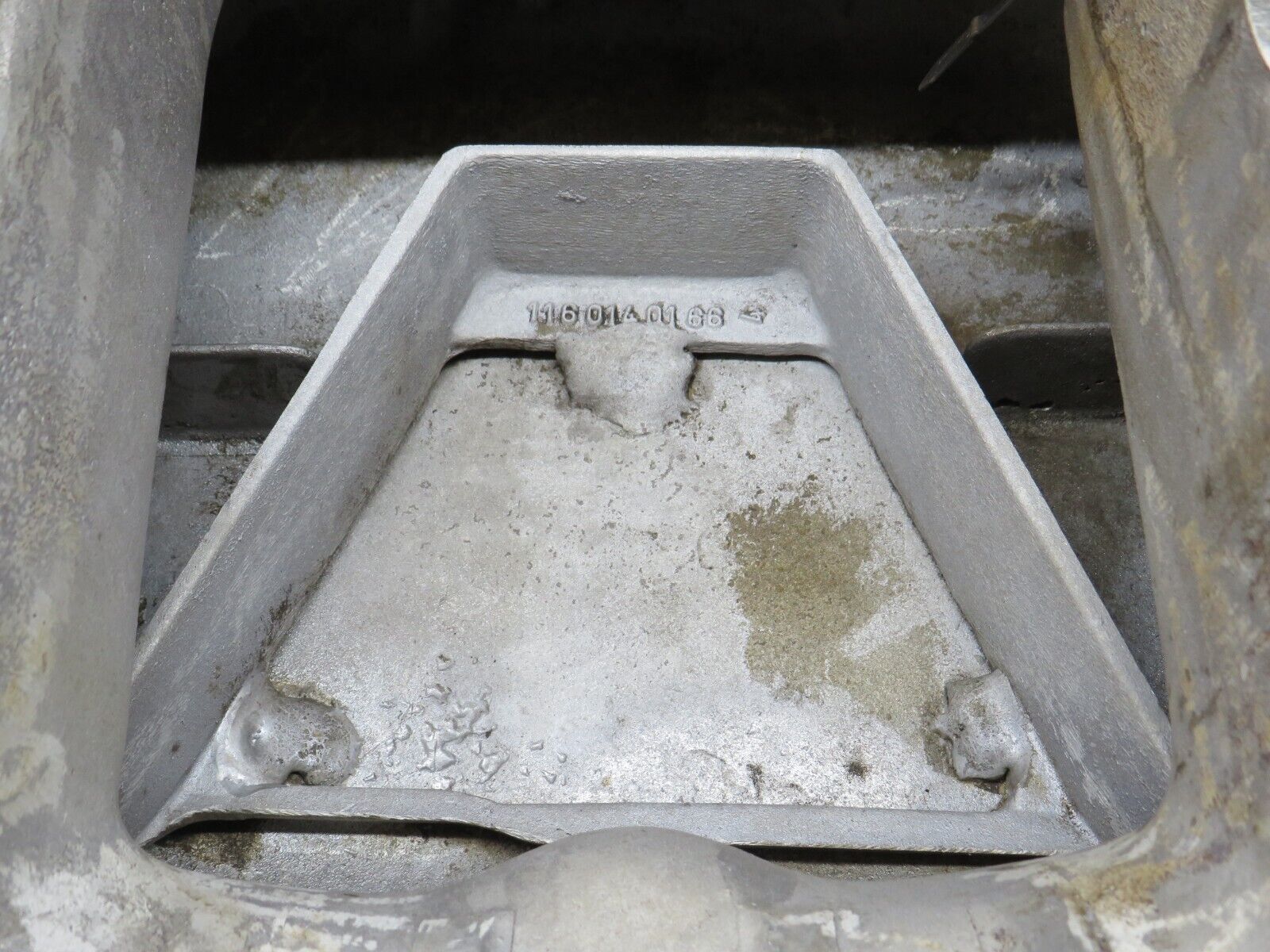 33044 Mercedes-Benz C107 R107 350 V8 Oil Pan Oil Sump 1160102913 1160140166