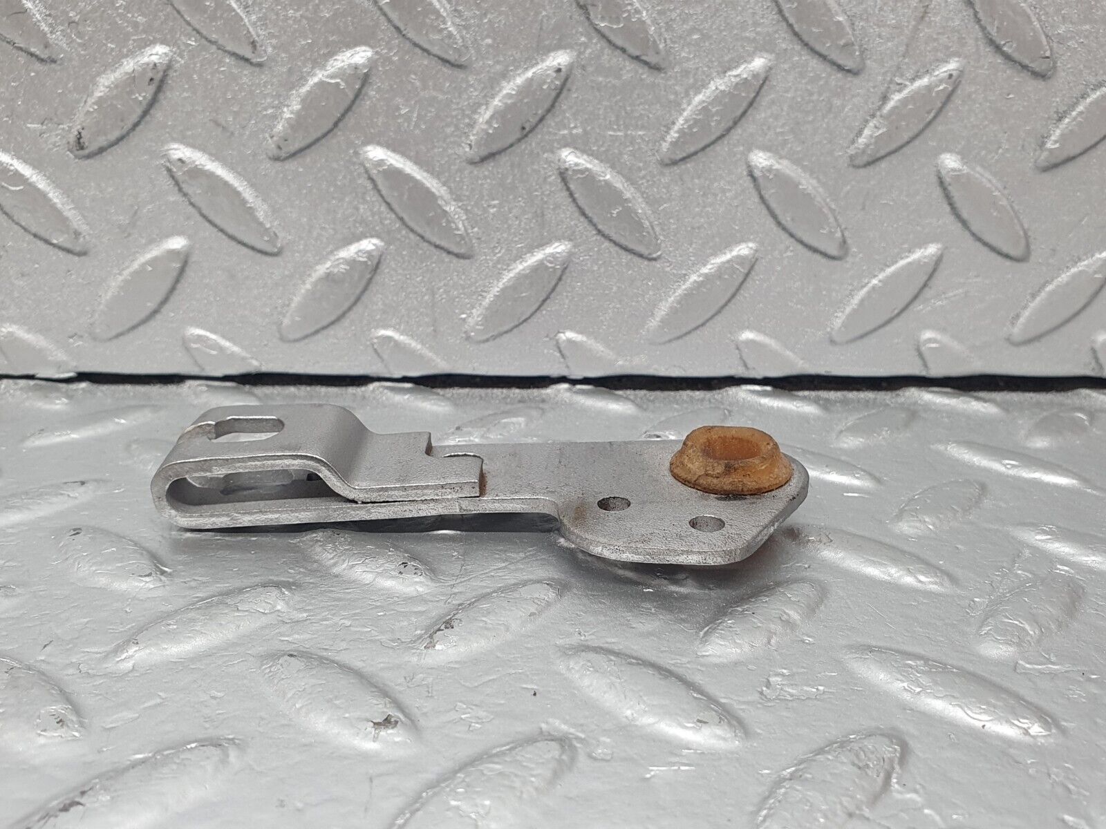 43832 Mercedes-Benz C126 380SEC Coupe Automatic Gearbox Linkage Bracket