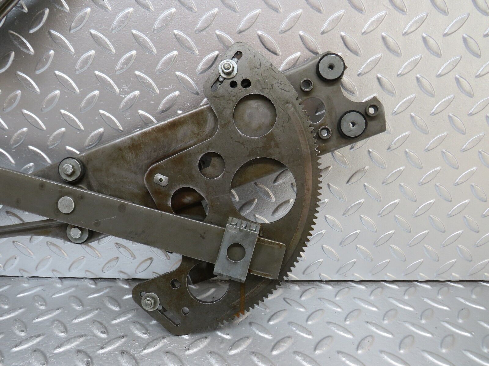 25082 Mercedes-Benz R107 C107 Front Right Power Window Regulator 1077200846