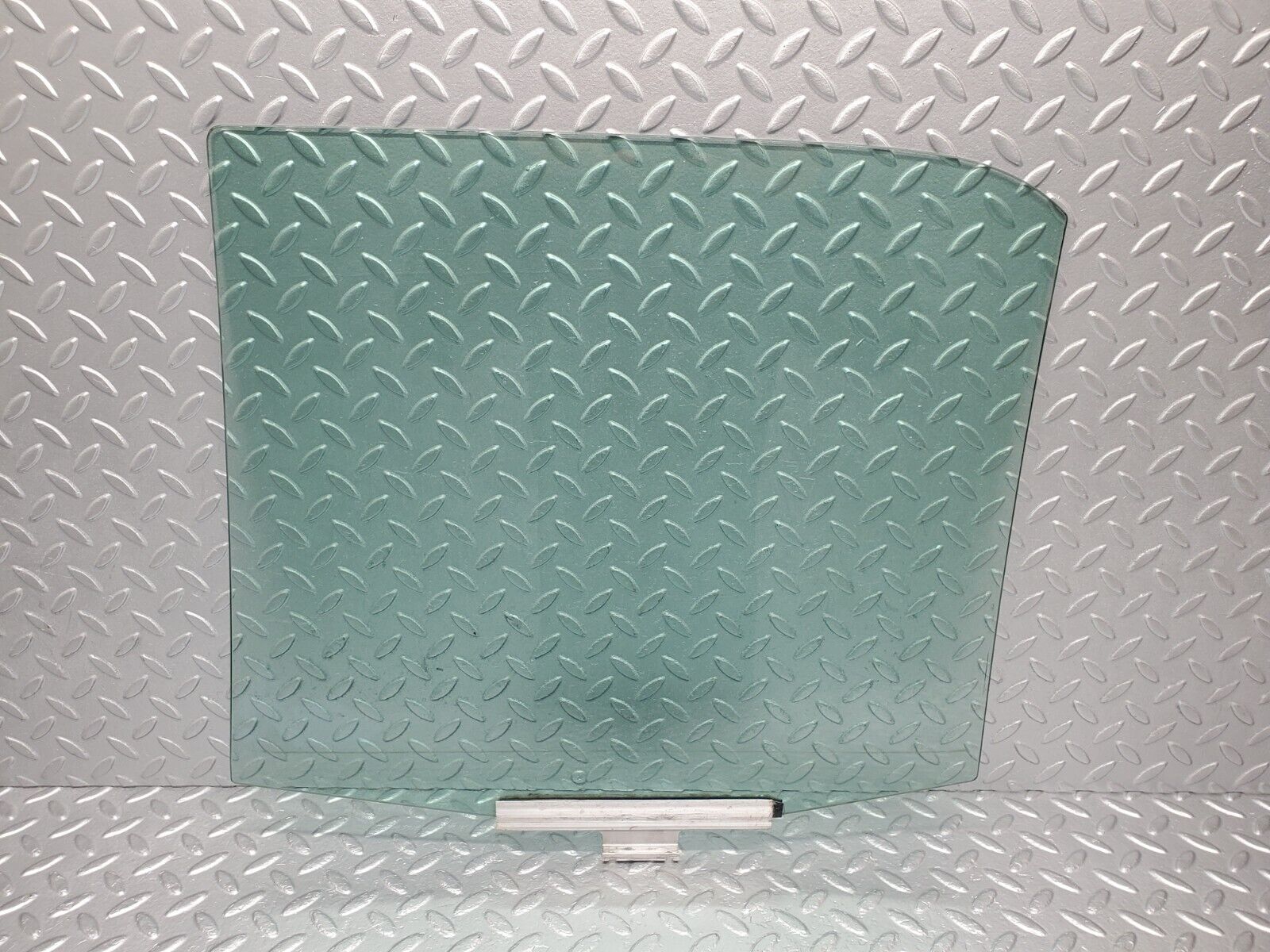 46248 Mercedes-Benz W124 280E Rear Right Door Window Glass