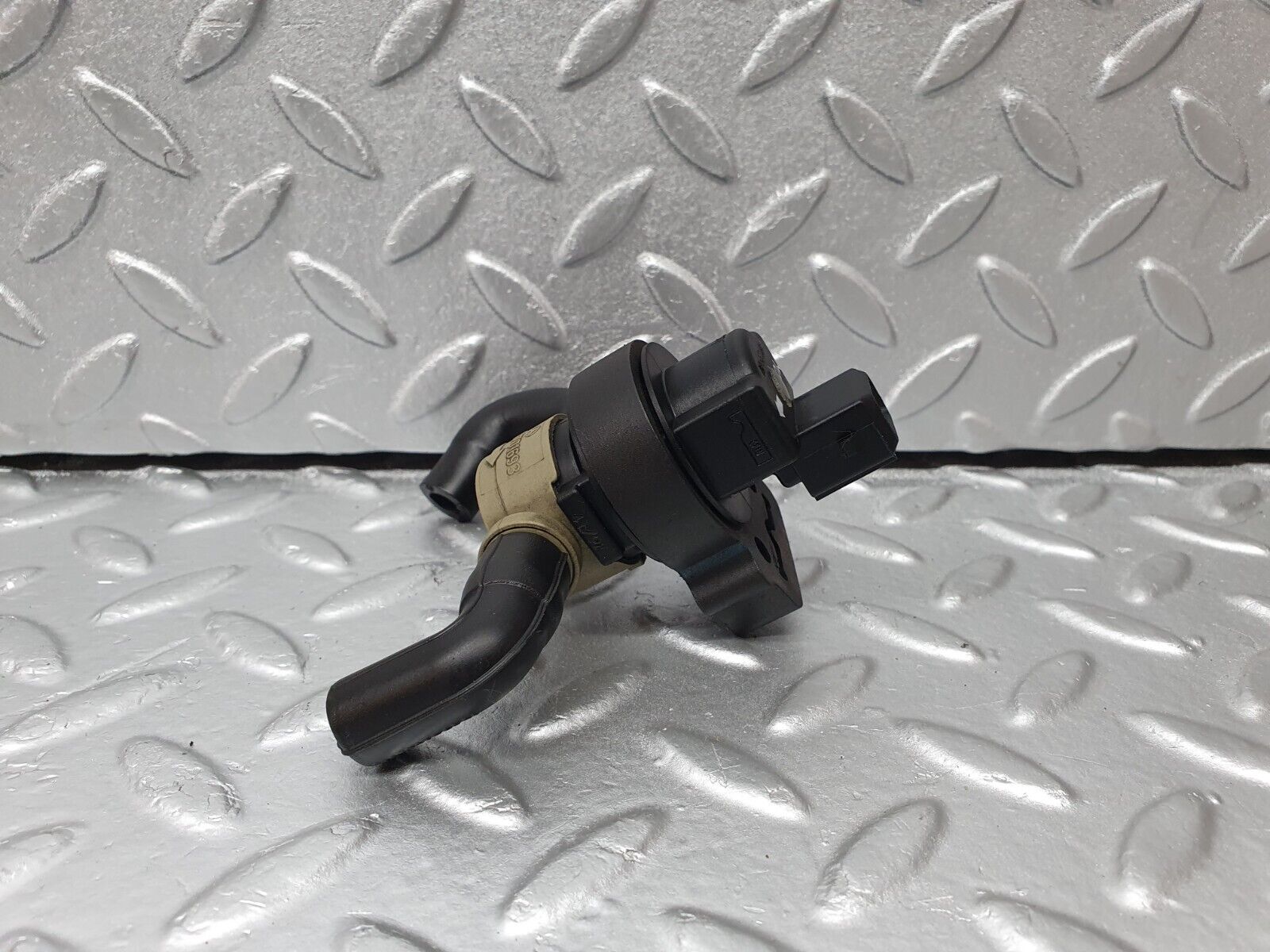 41820 Mercedes-Benz W202 C200 Fuel Regeneration Vacuum Valve 0004701693