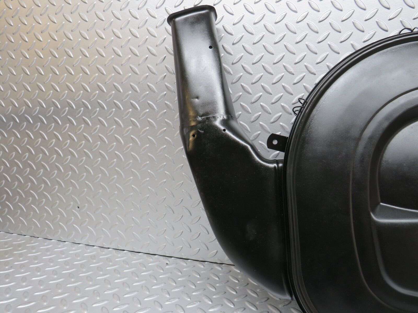 40101 Mercedes-Benz R107 350SL Air Filter Box Housing 0080948902