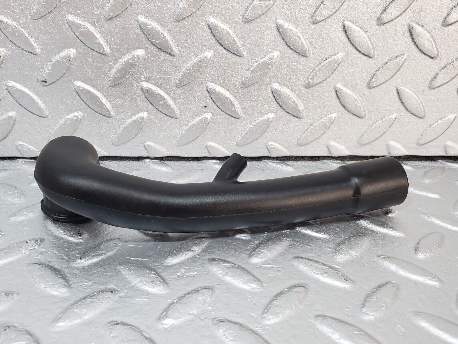 45602 Mercedes-Benz W126 420SE Crankcase Breather Hose 1160940791