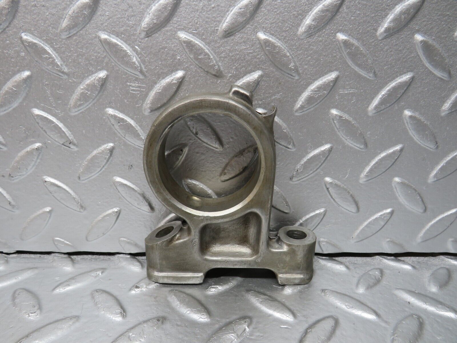 33091 Mercedes-Benz C107 R107 350 V8 Camshaft Tower Bearing 1160512112