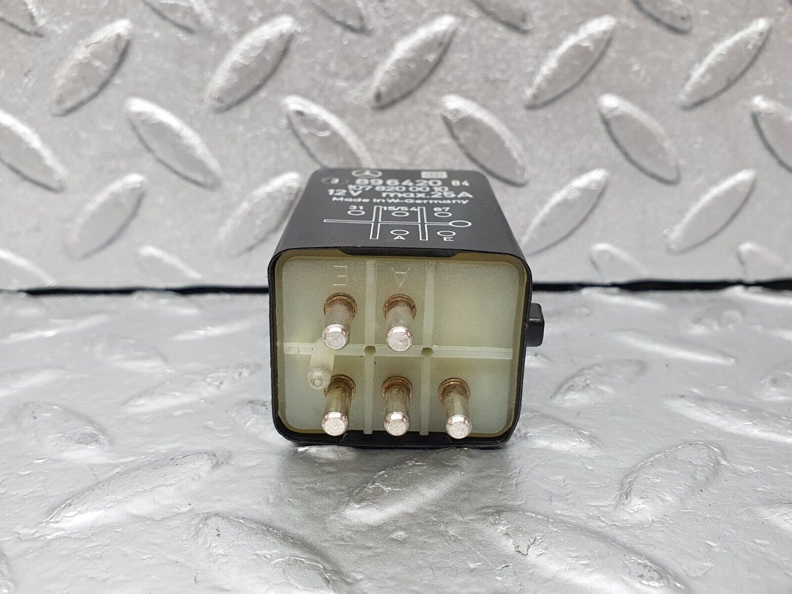 44073 Mercedes-Benz C123 230CE Coupe Rear Heated Window Relay 1078200010