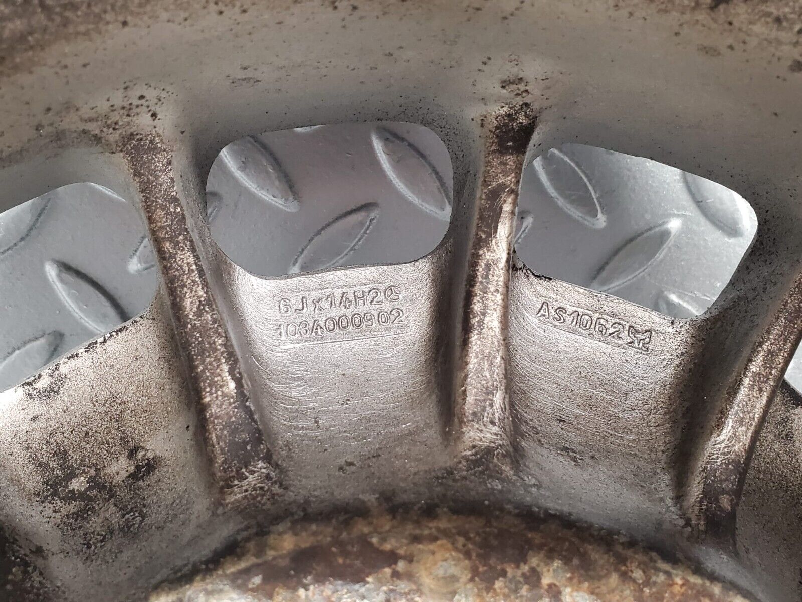 46812 Mercedes-Benz Alloy Wheel Set Mexican Hat 6Jx14H2 ET30 1084000902