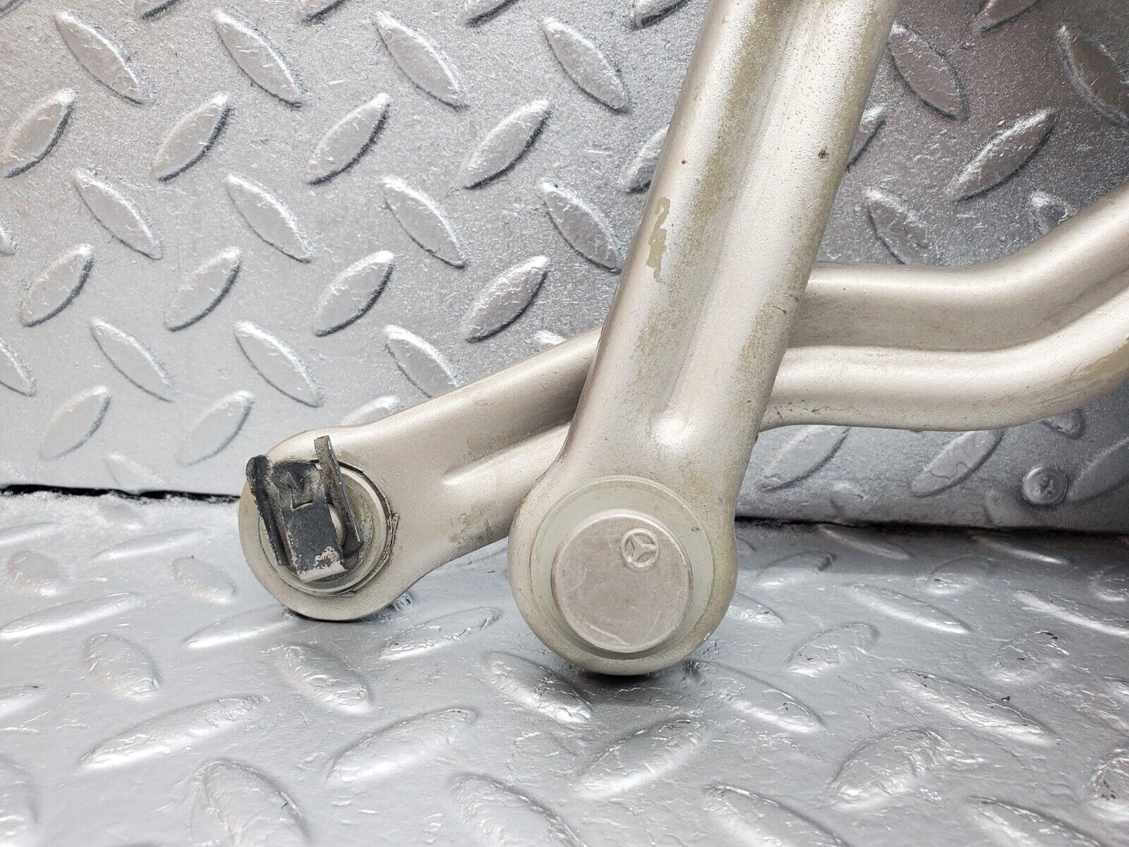 45797 Mercedes-Benz W126 420SE Bonnet Hinge Left Side