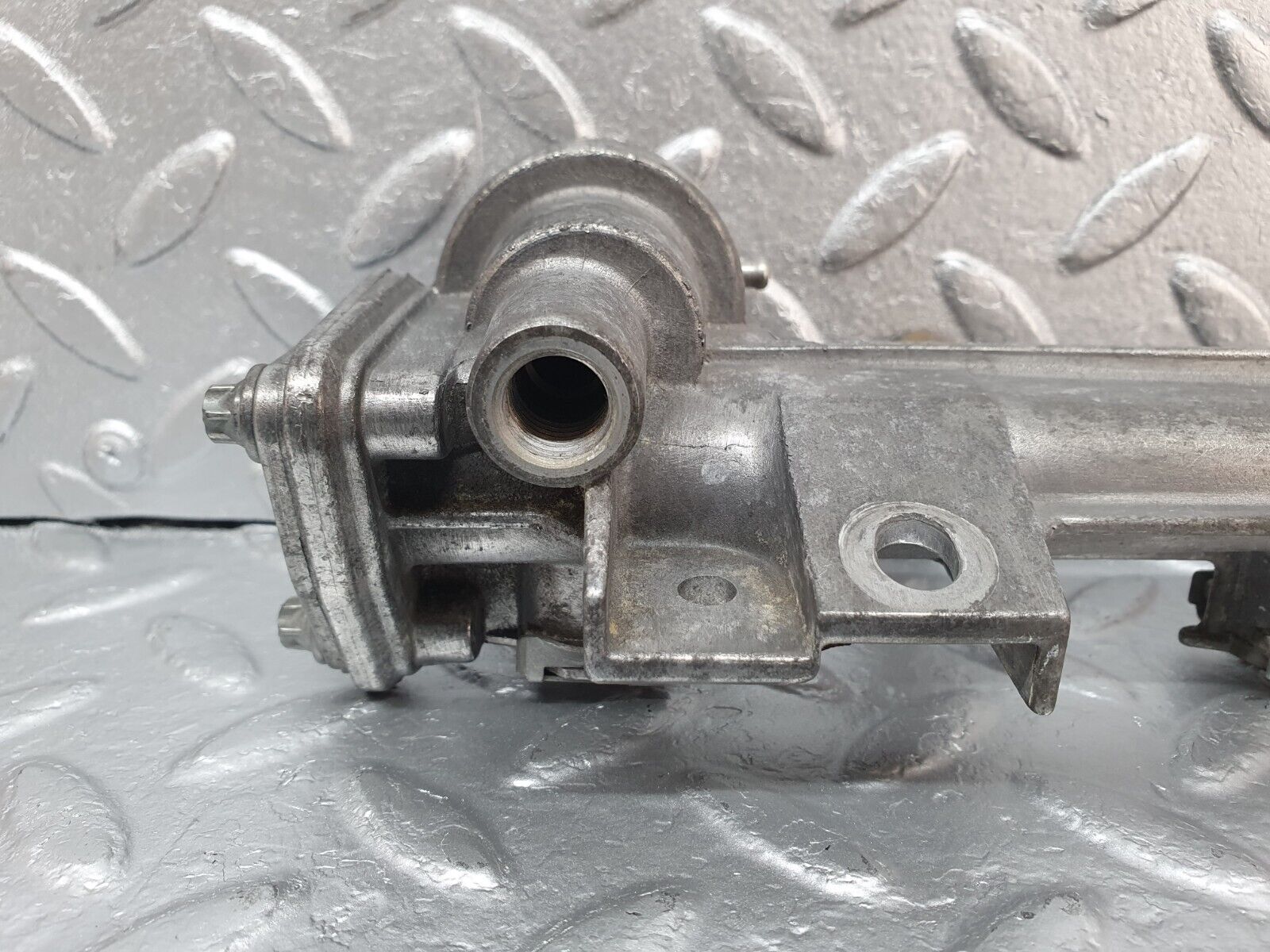 41883 Mercedes-Benz W202 C200 Fuel Injector Rail 1110781045 0000781889