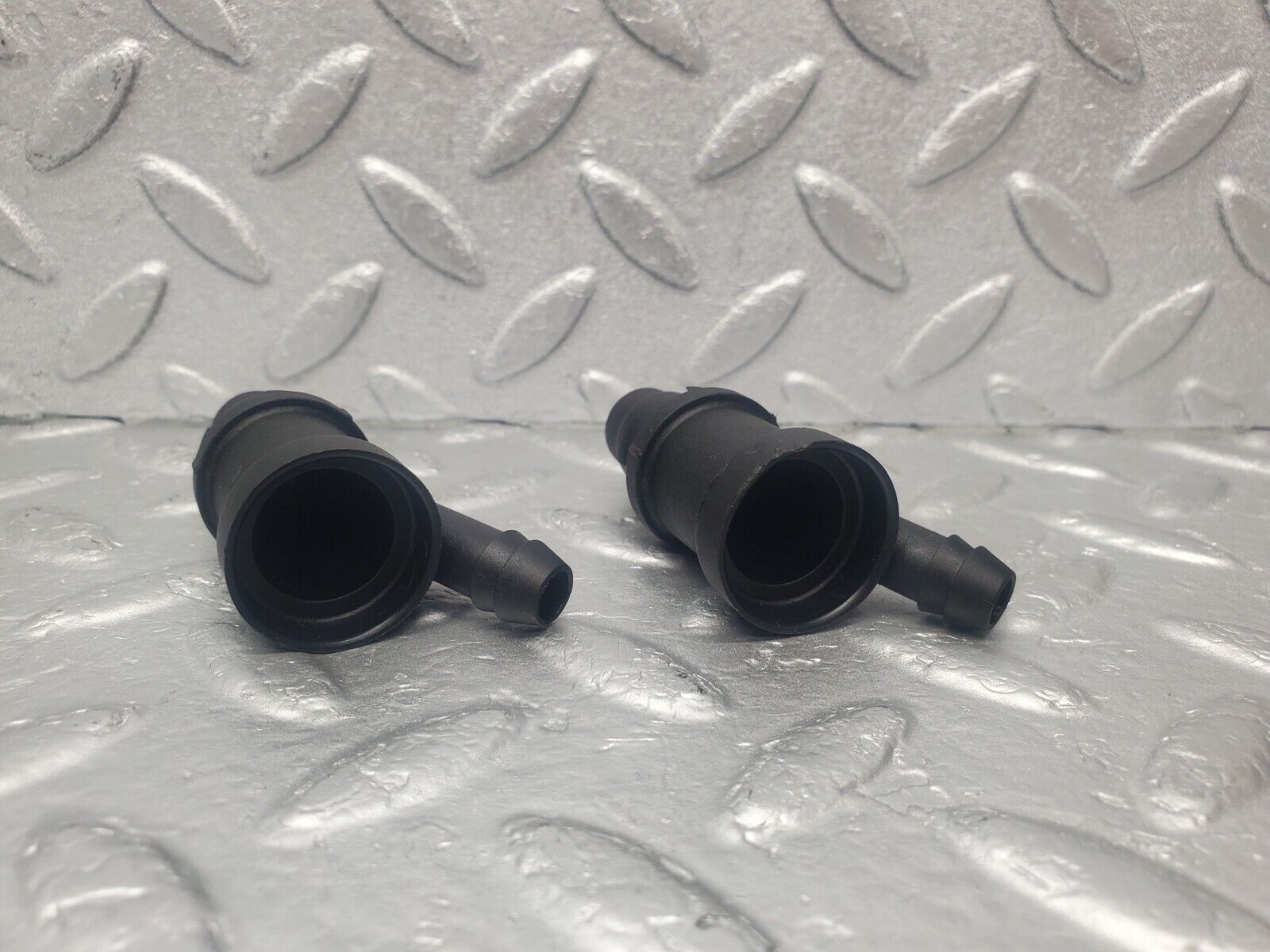 46040 Mercedes-Benz W126 420SE Fuel Injector Holder 2X