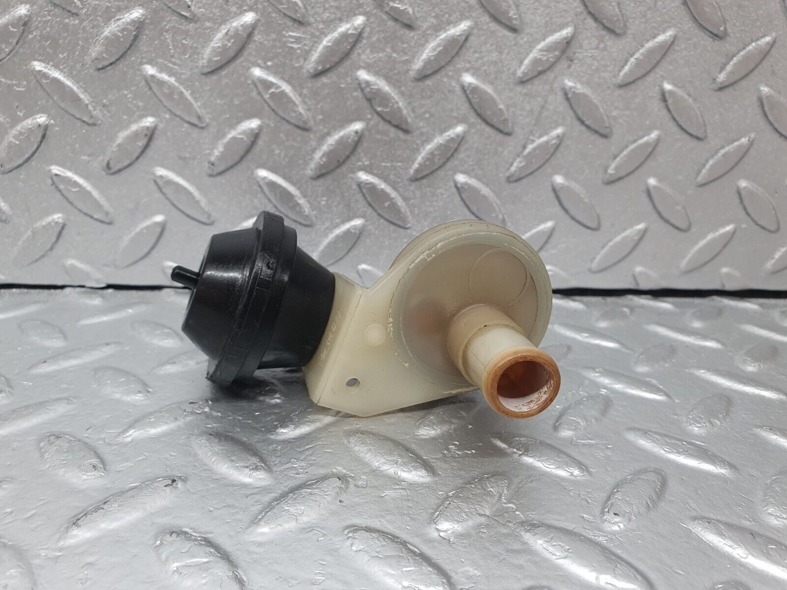 43867 Mercedes-Benz W201 Heater Control Valve