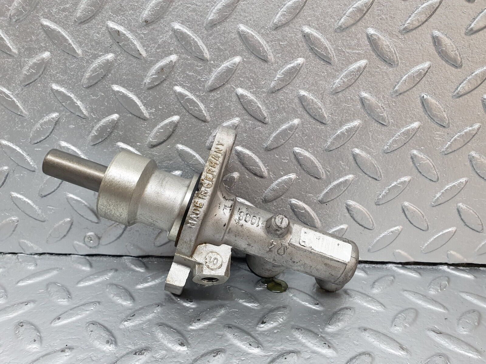 42314 Mercedes-Benz R129 320SL Coupe Brake Master Cylinder Lucas