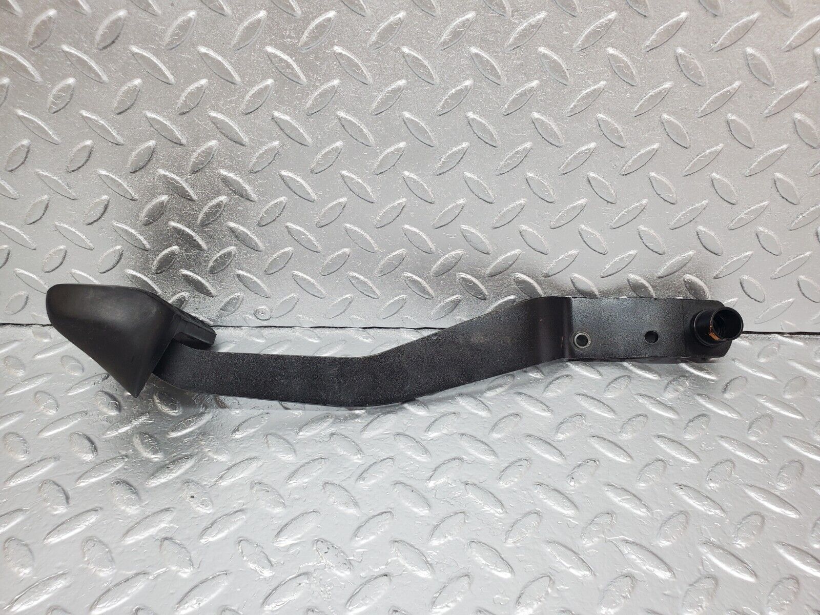 45775 Mercedes-Benz W126 420SE Brake Pedal With Rubber 1232910082