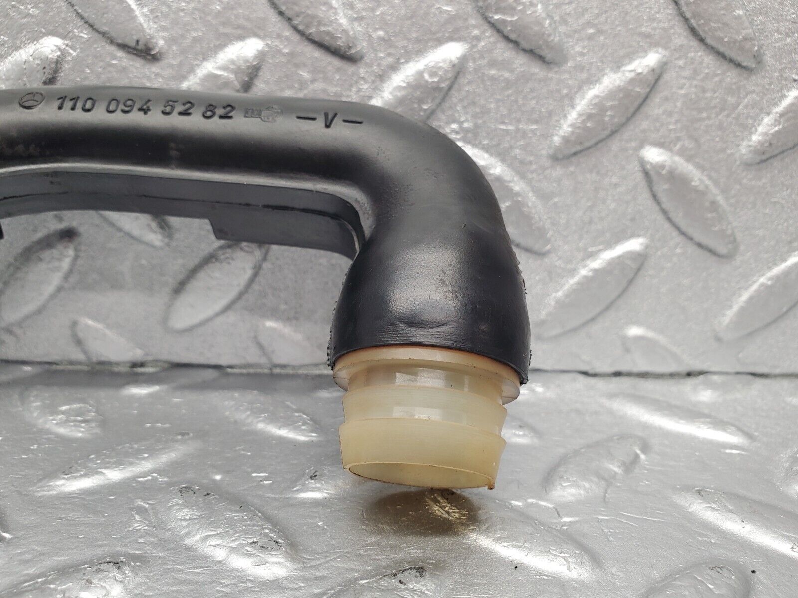 46660 Mercedes-Benz C123 280CE Coupe Air Intake Pipe 1100945282