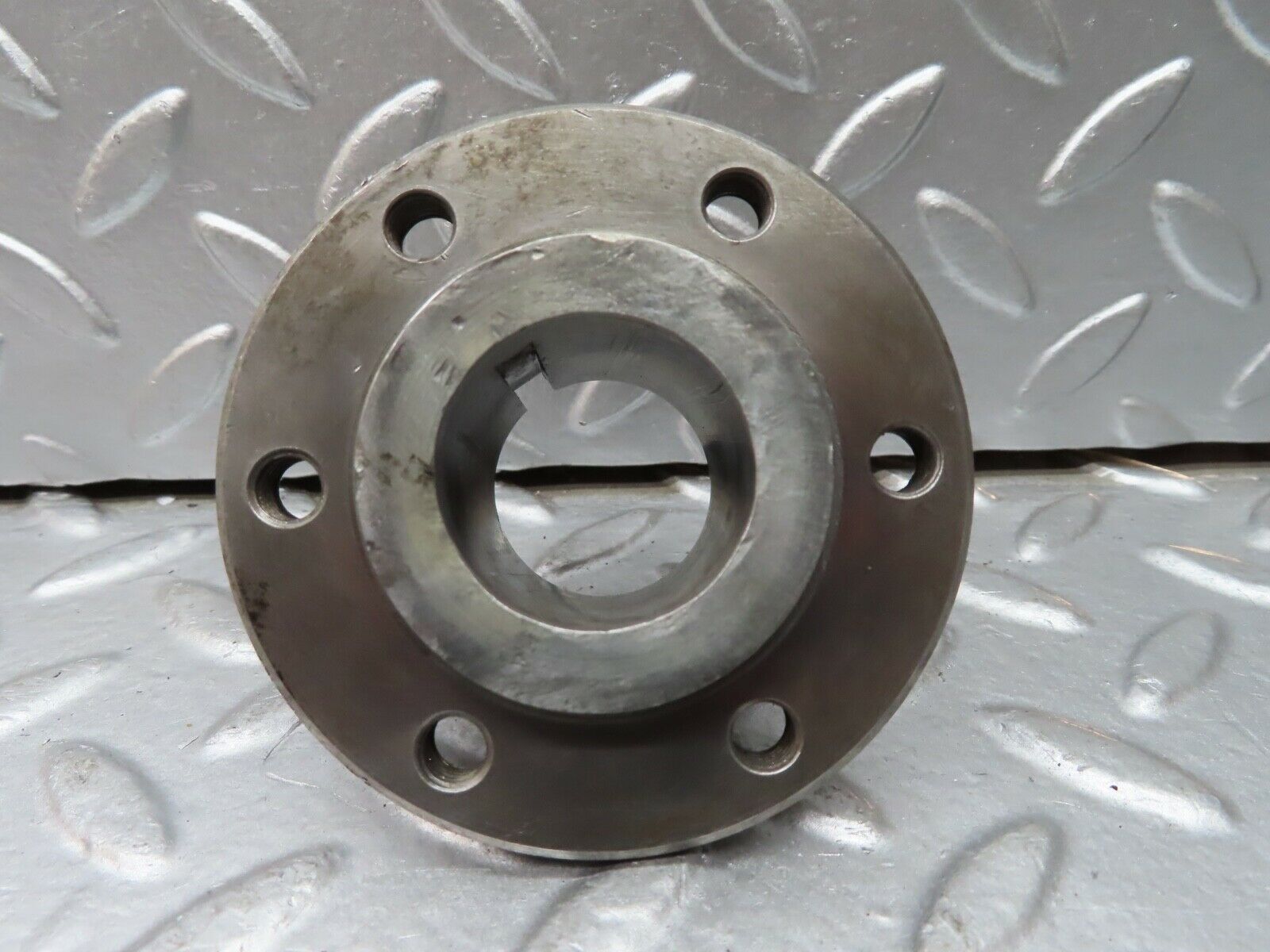 20672 Mercedes-Benz R107 450SL Crankshaft Sleeve Hub