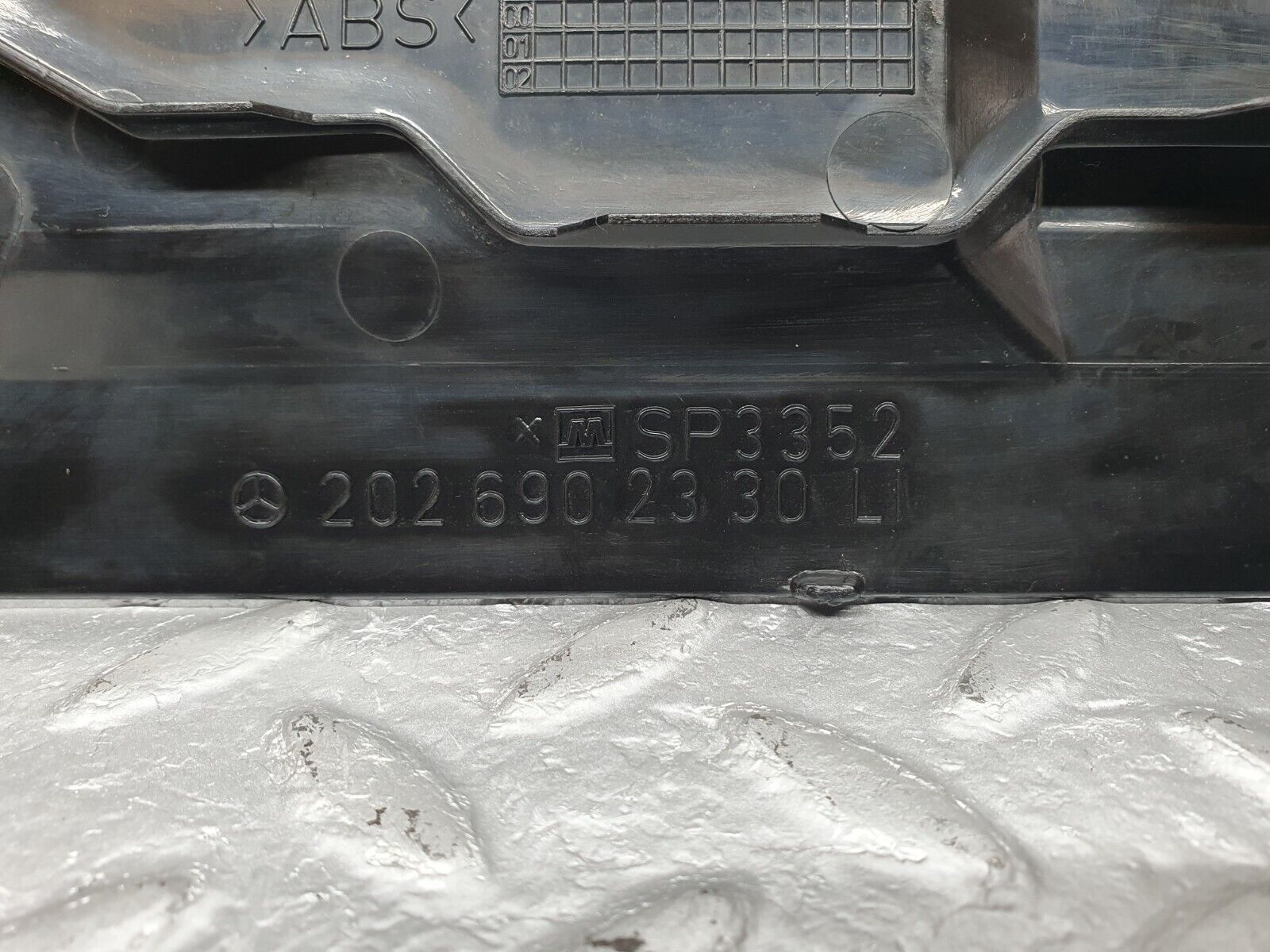 41780 Mercedes-Benz W202 C200 B Pillar Bottom Cover Left 2026902330