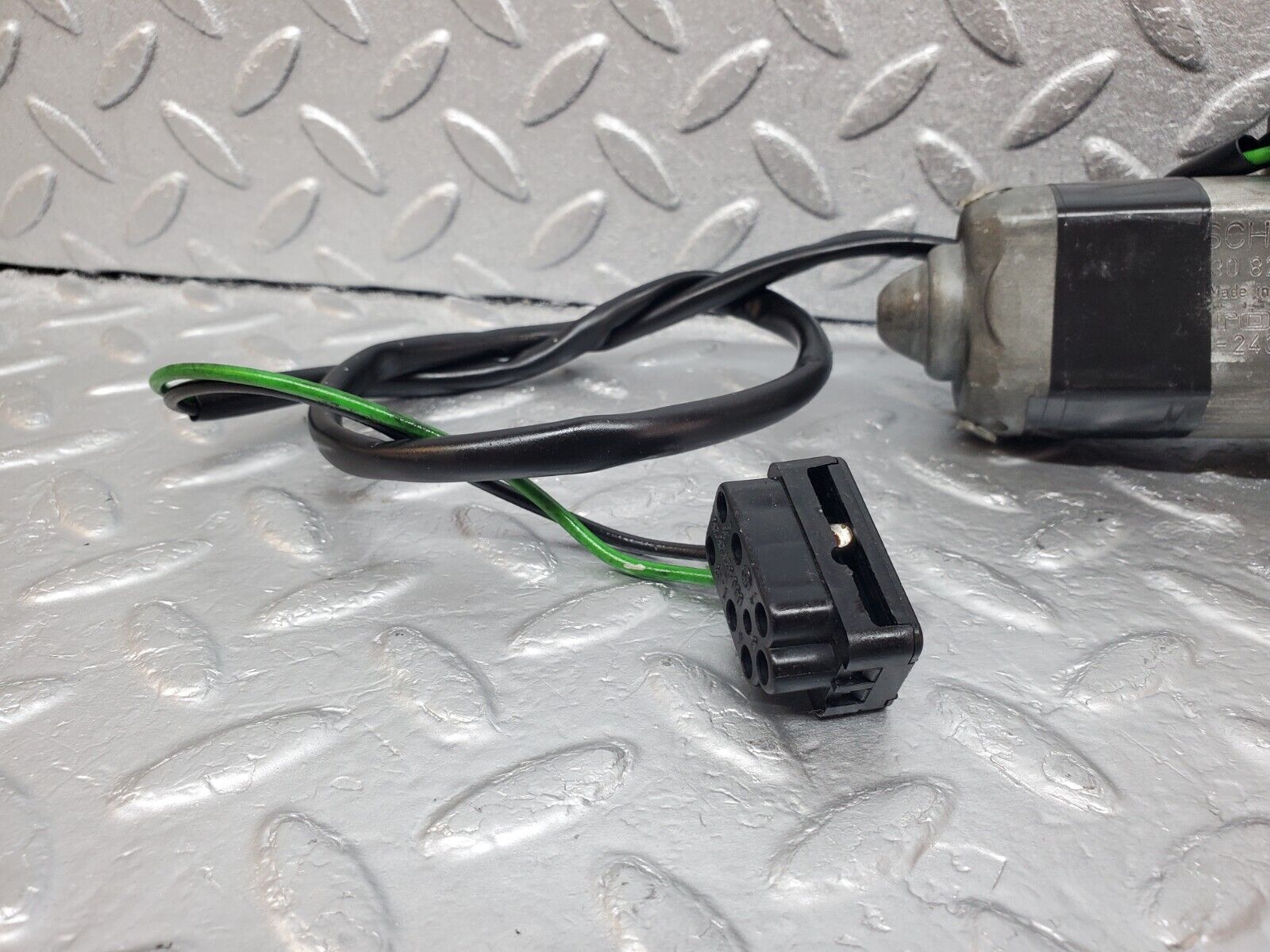 45762 Mercedes-Benz W126 420SE Rear Right Window Regulator Motor 0130821036