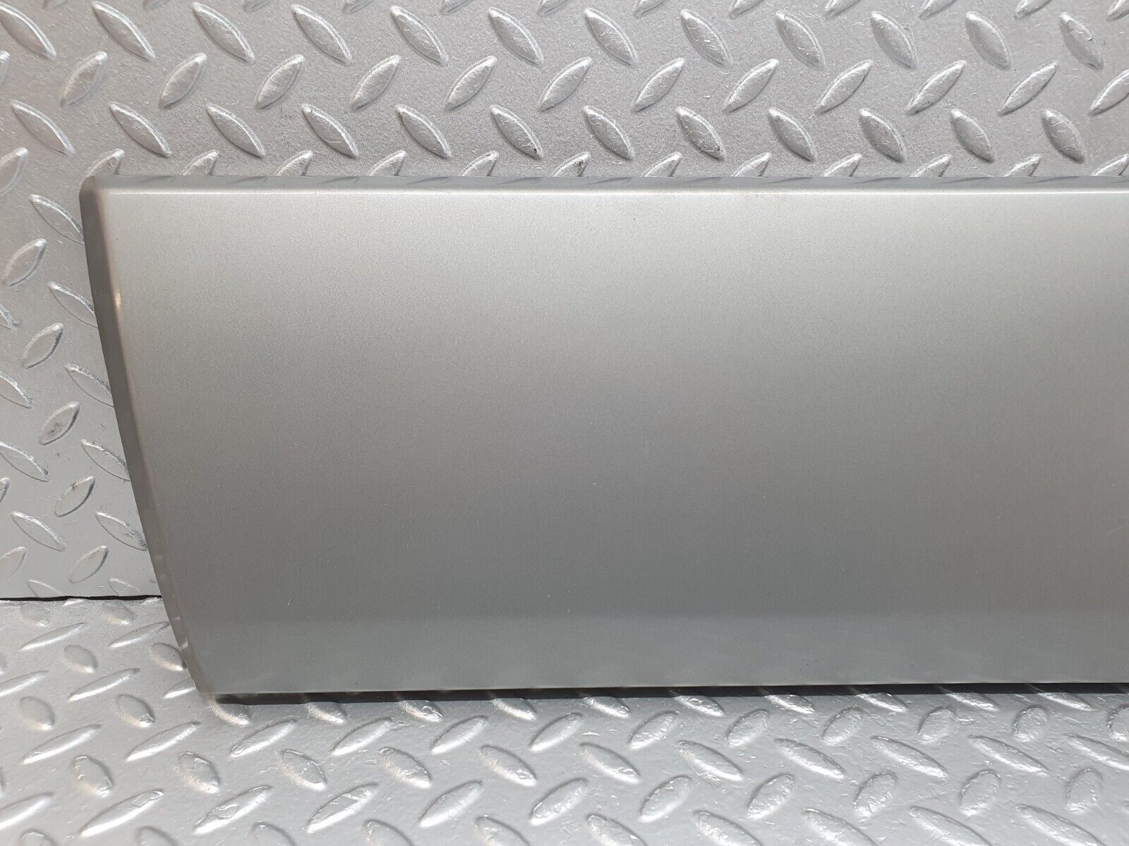 42874 Mercedes-Benz W201 190 2.0L Front Left Door Moulding Trim 2016905540