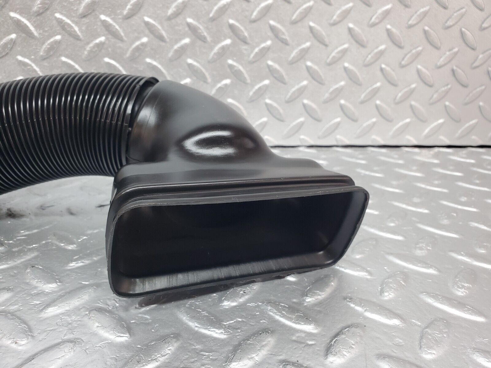 45773 Mercedes-Benz W126 420SE Air Duct Vent Right Side 1268311846 1268311446