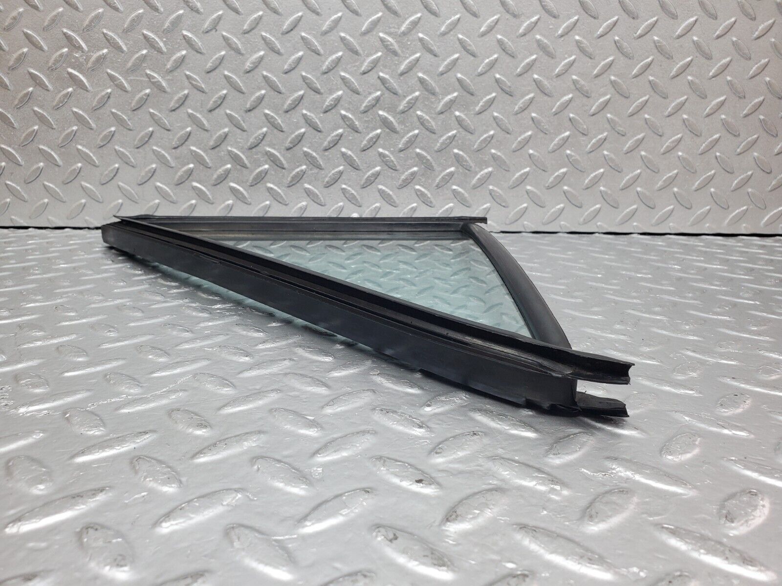 45803 Mercedes-Benz W126 420SE Rear Left Quarter Window Glass 1267350124