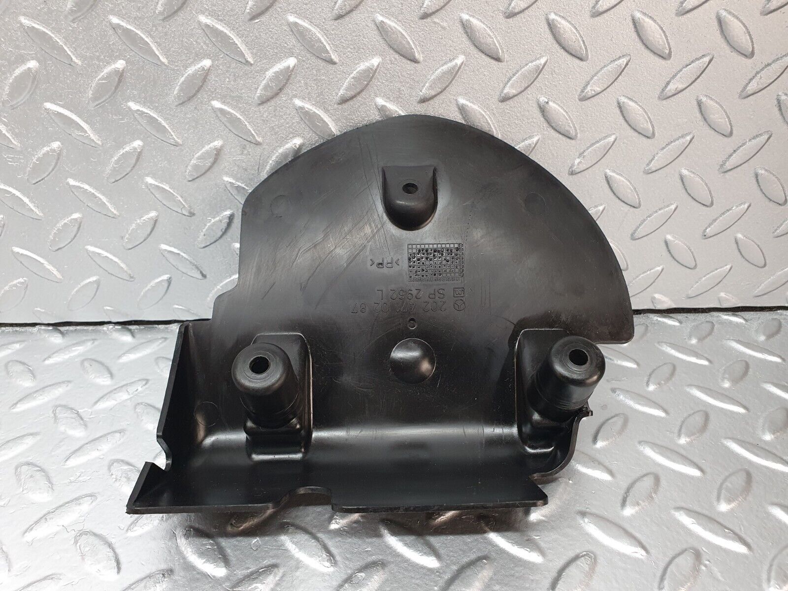 41946 Mercedes-Benz W202 C200 Fuel Tank Plastic Cover Left 2024710287