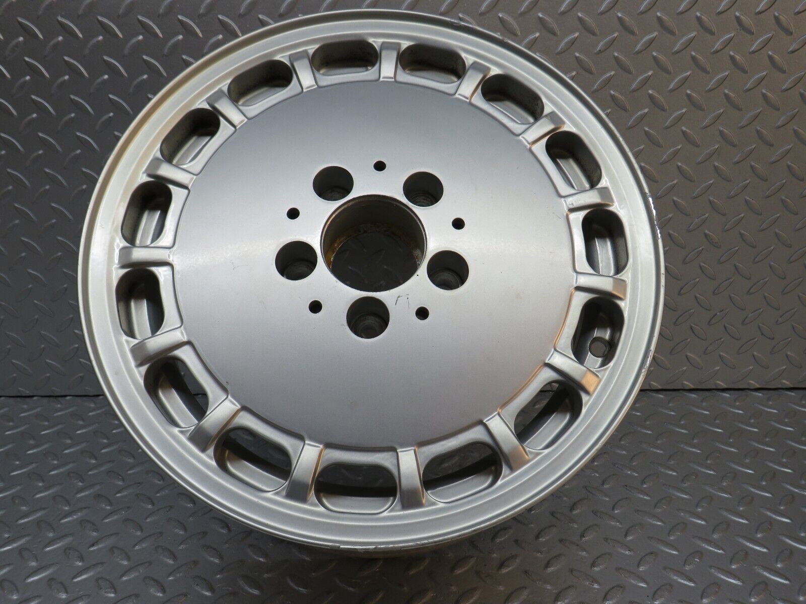 39529 Mercedes-Benz R107 Alloy Wheel 7Jx15H2 ET44 2014001302