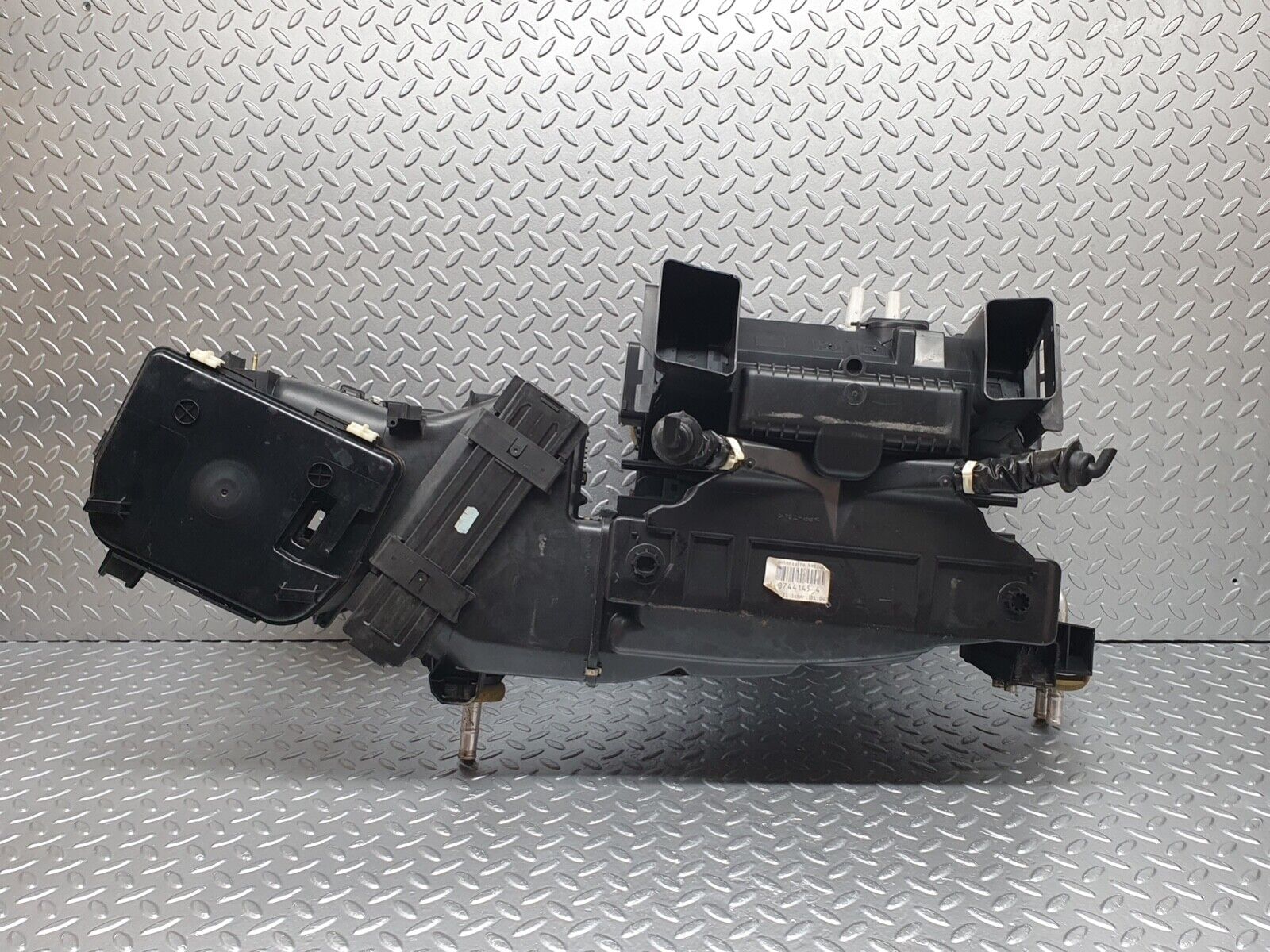 41995 Mercedes-Benz W202 C200 Heater Box Blower Housing Valeo 2028303962