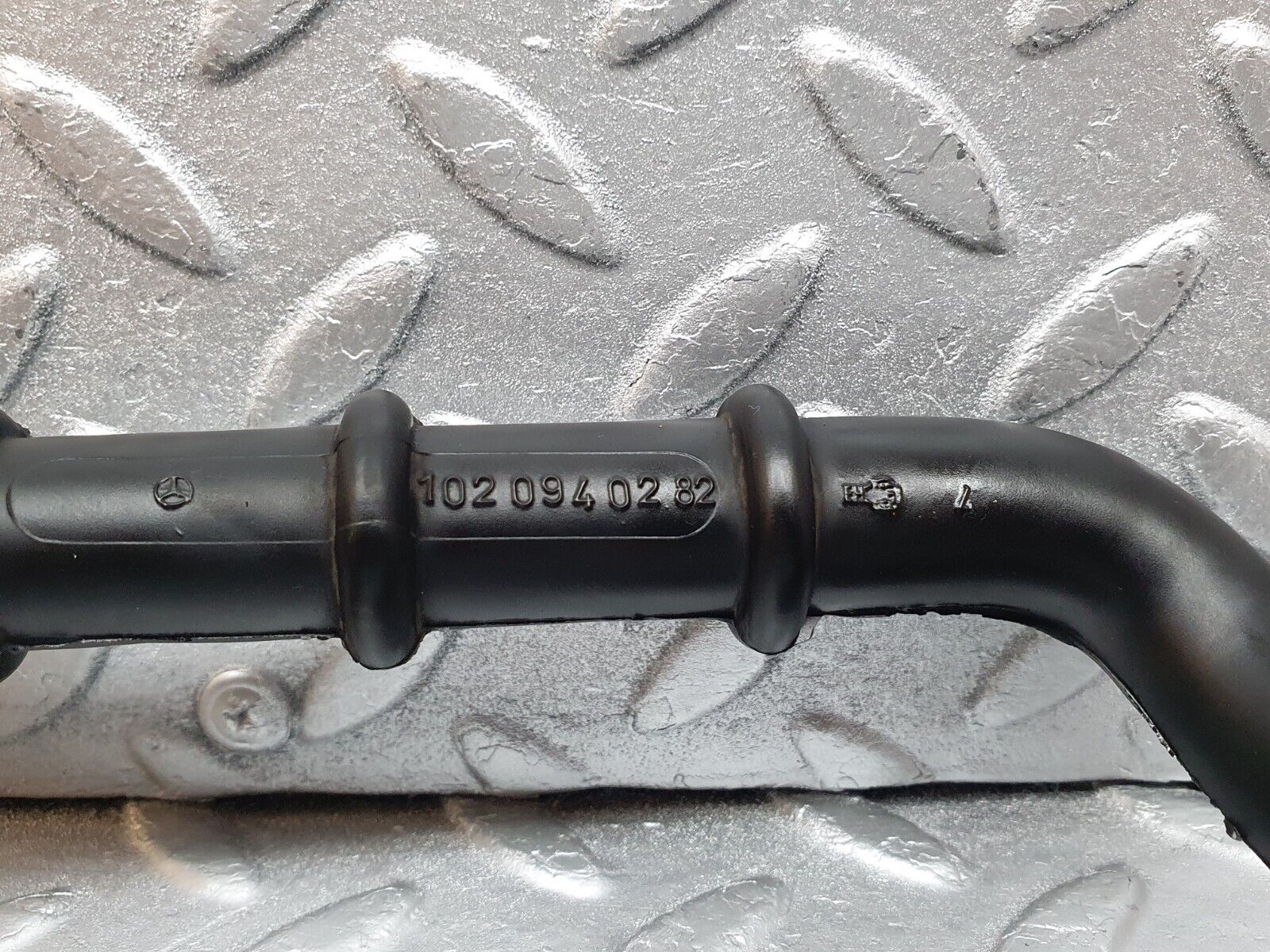 43959 Mercedes-Benz C123 230CE Coupe Air Intake Pipe 1020940282