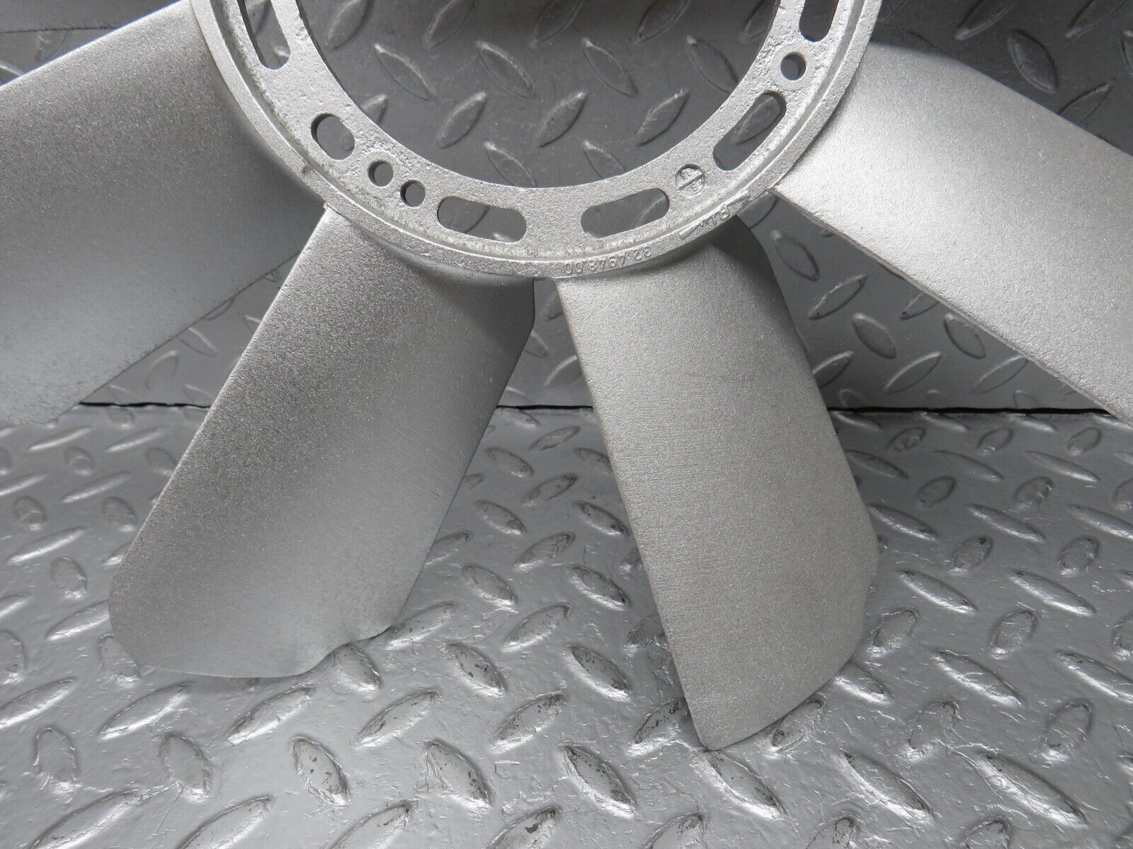 39220 Mercedes-Benz R107 500SL Engine Cooling Fan 1162051906