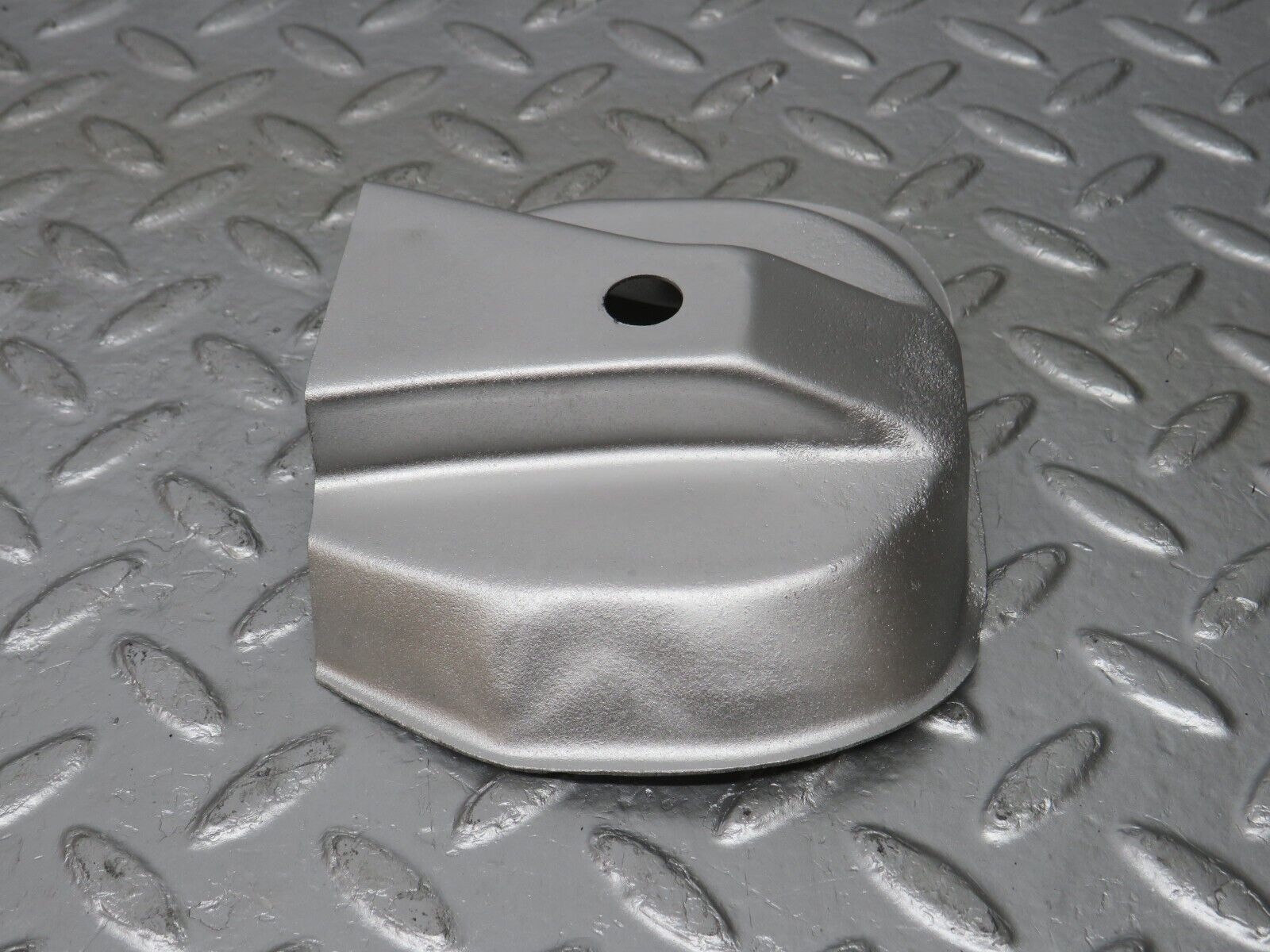 32991 Mercedes-Benz C107 R107 350 V8 Engine Mount Bracket