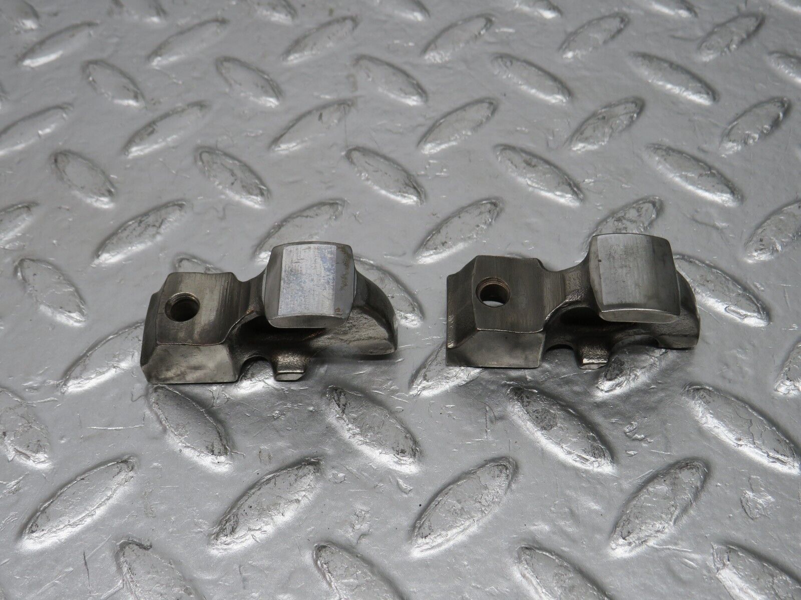 33009 Mercedes-Benz C107 R107 350 V8 Valve Rocker Arm With Spring & Tappet