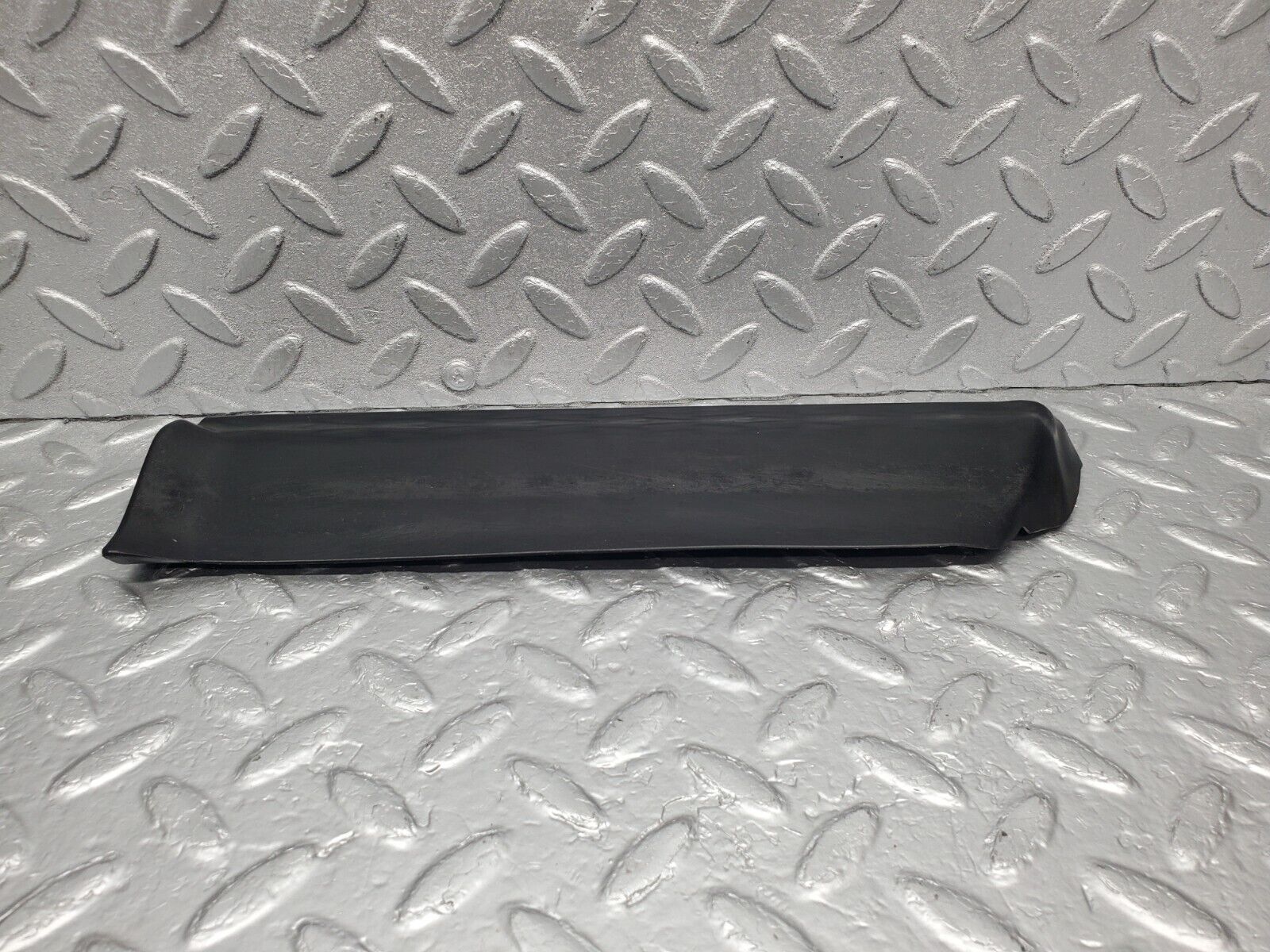 46422 Mercedes-Benz C123 280CE Coupe Front Right Fender Wing Lower Moulding Trim
