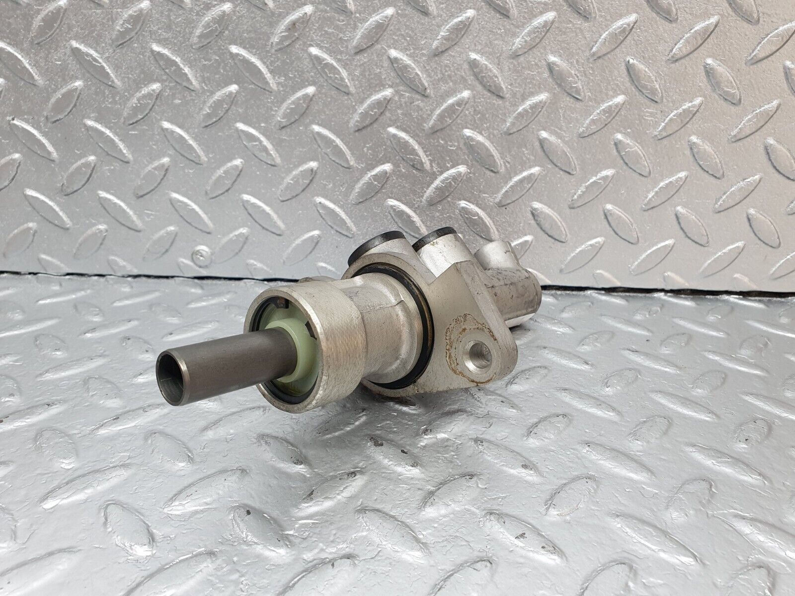 42314 Mercedes-Benz R129 320SL Coupe Brake Master Cylinder Lucas