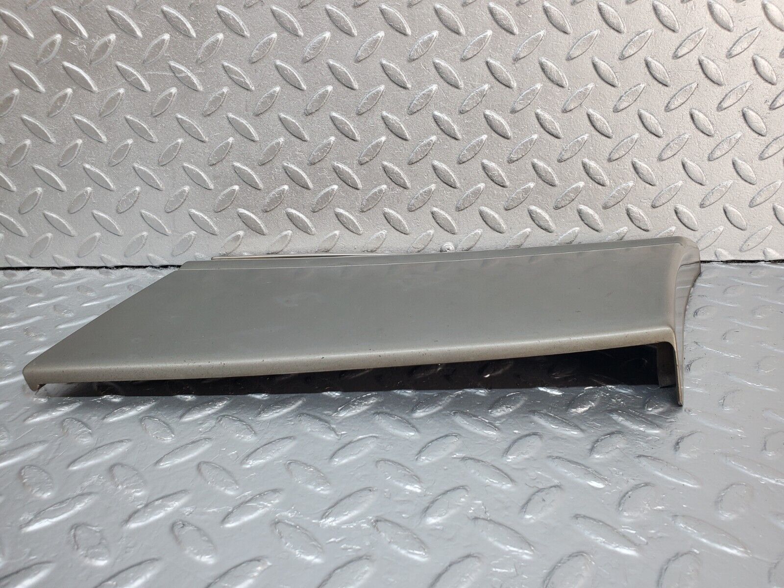 45702 Mercedes-Benz W126 420SE Front Right Fender Wing Moulding Trim 1266903640