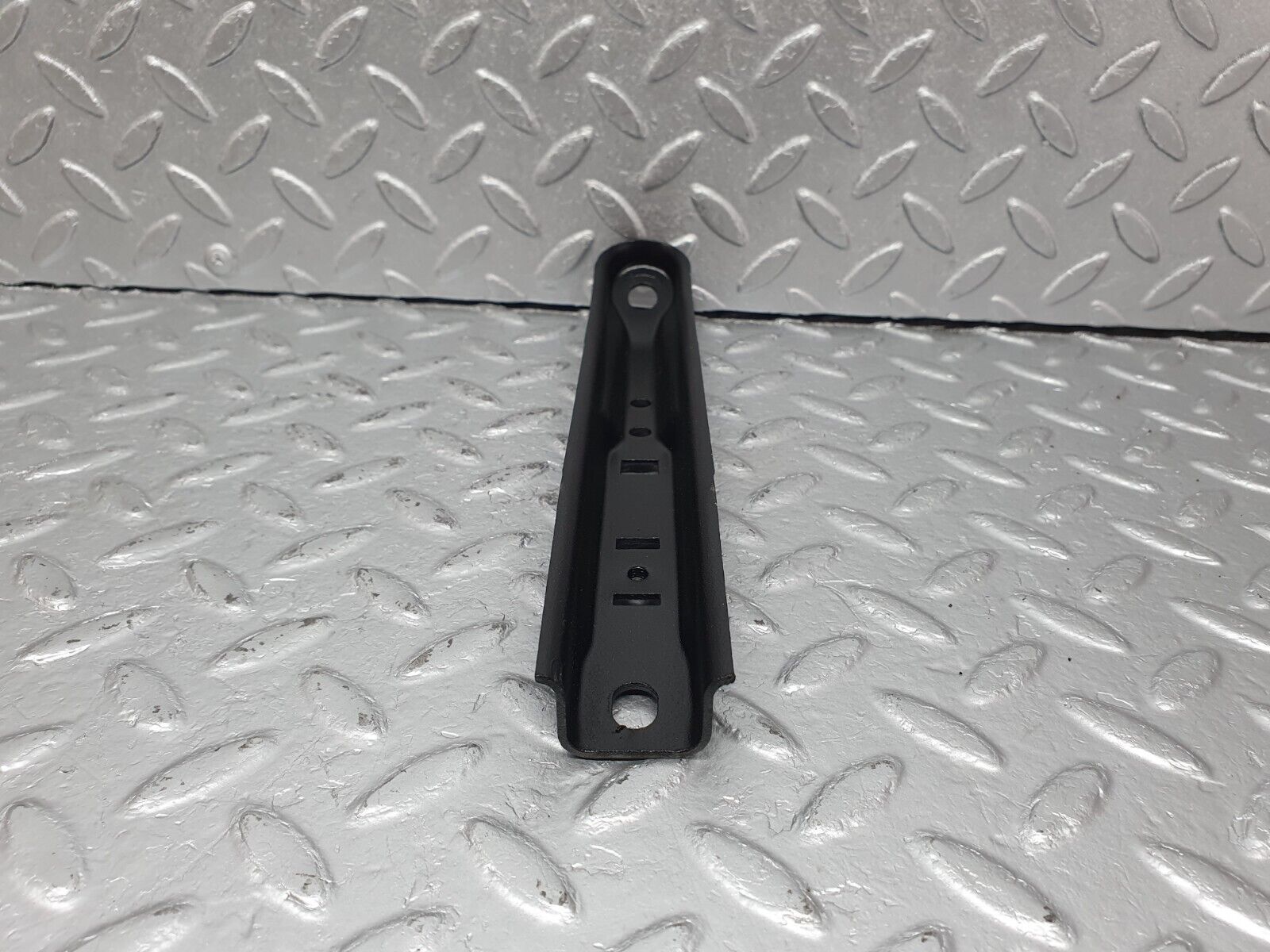 41615 Mercedes-Benz W124 200E Air Intake Manifold Bracket