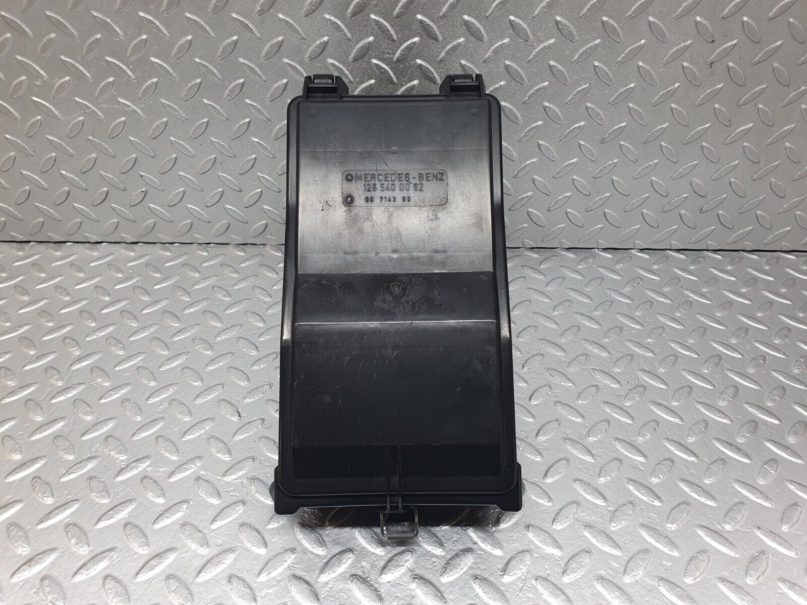 43593 Mercedes-Benz C126 380SEC Coupe Fuse Box Housing 1265400082 1265400450