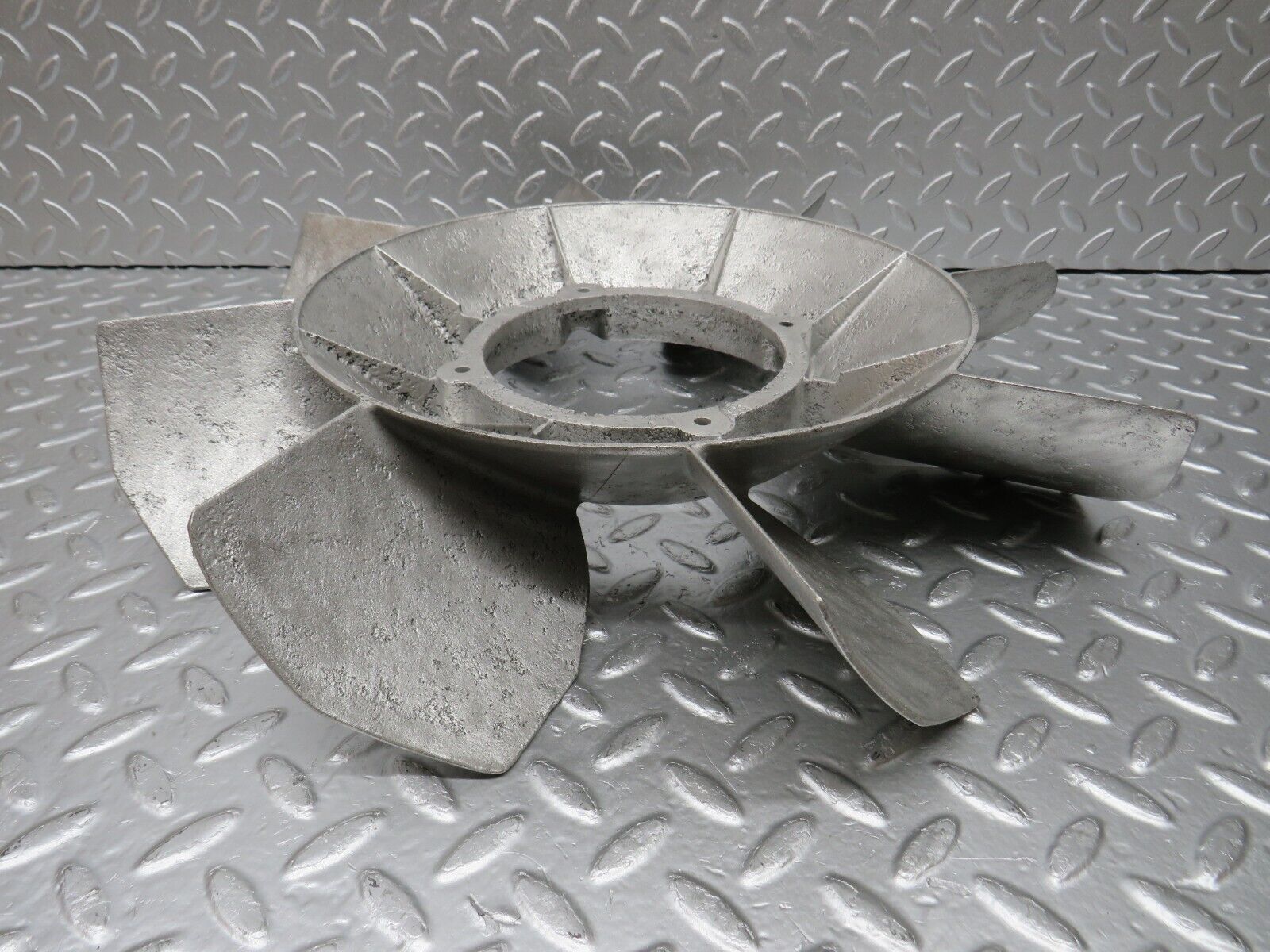 33054 Mercedes-Benz C107 R107 350 V8 Engine Cooling Fan