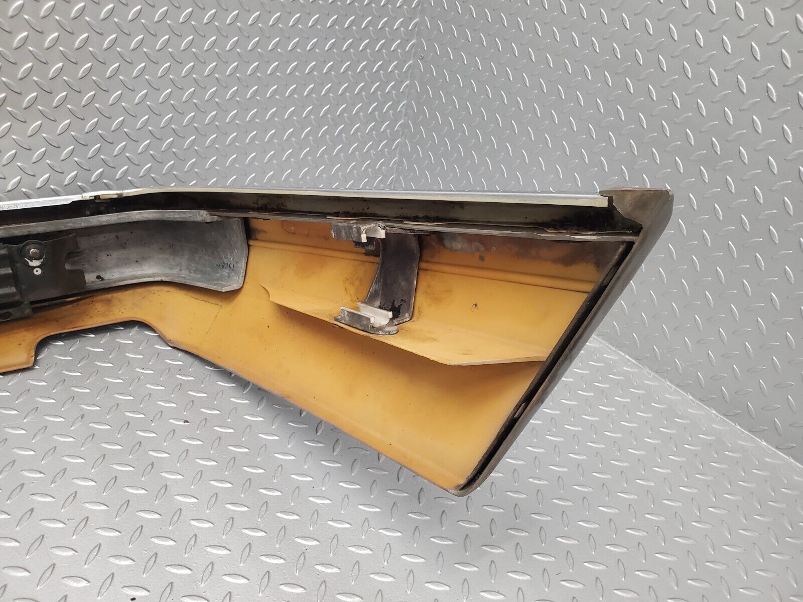 46074 Mercedes-Benz W126 420SE Rear Bumper 1268851105