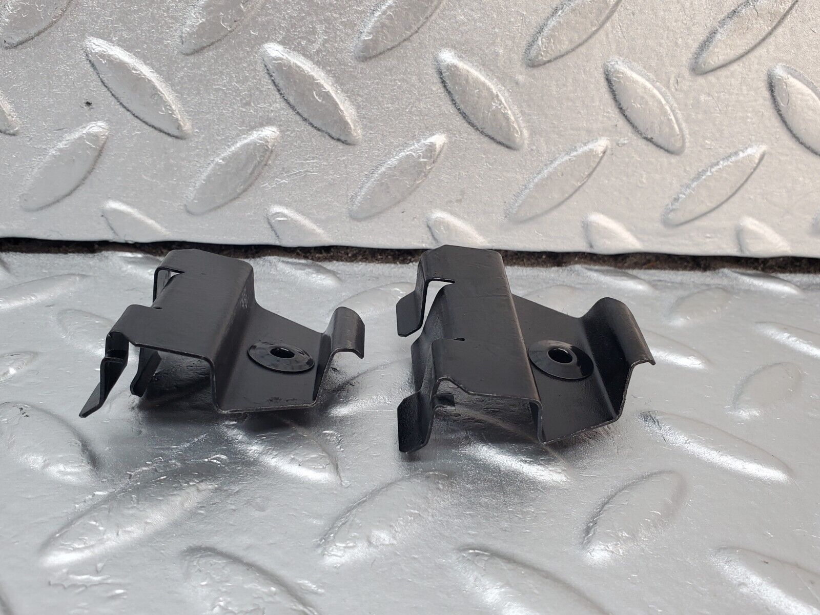 45596 Mercedes-Benz W126 420SE Front Seat Under Cover Bracket