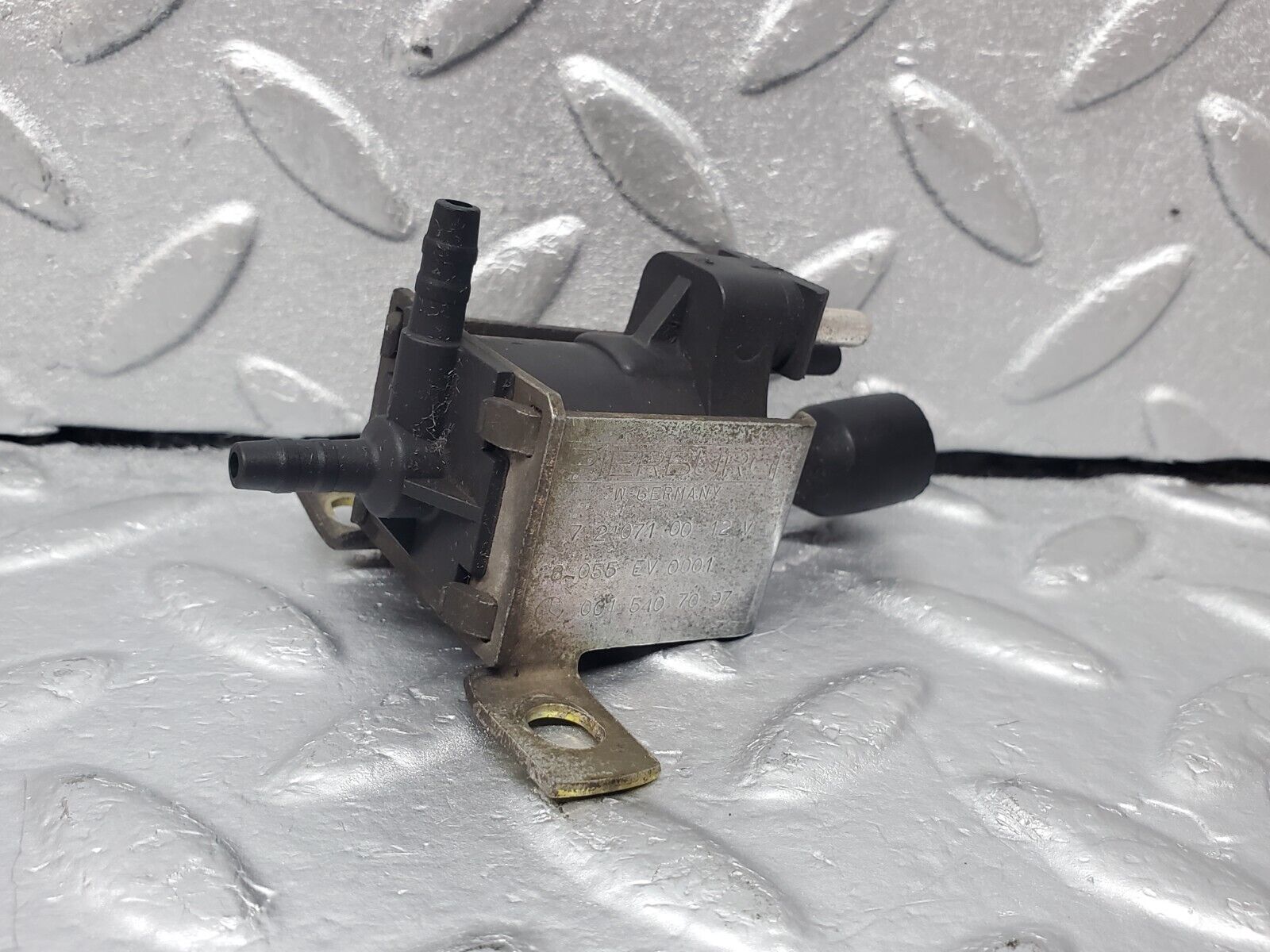 45540 Mercedes-Benz W126 420SE Vacuum Control Valve Pierburg 0015407097 7.21071.00