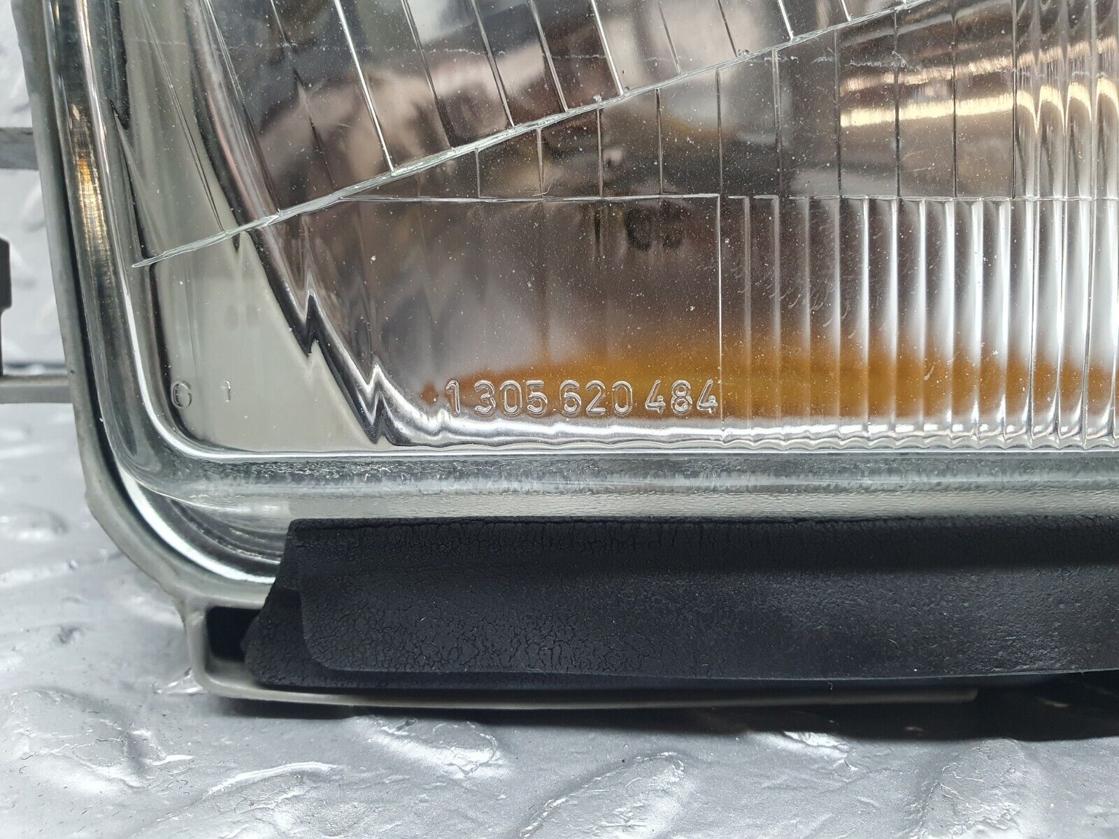 43619 Mercedes-Benz C126 380SEC Coupe Headlight Right Bosch 1268203661 0301065722 1305620484