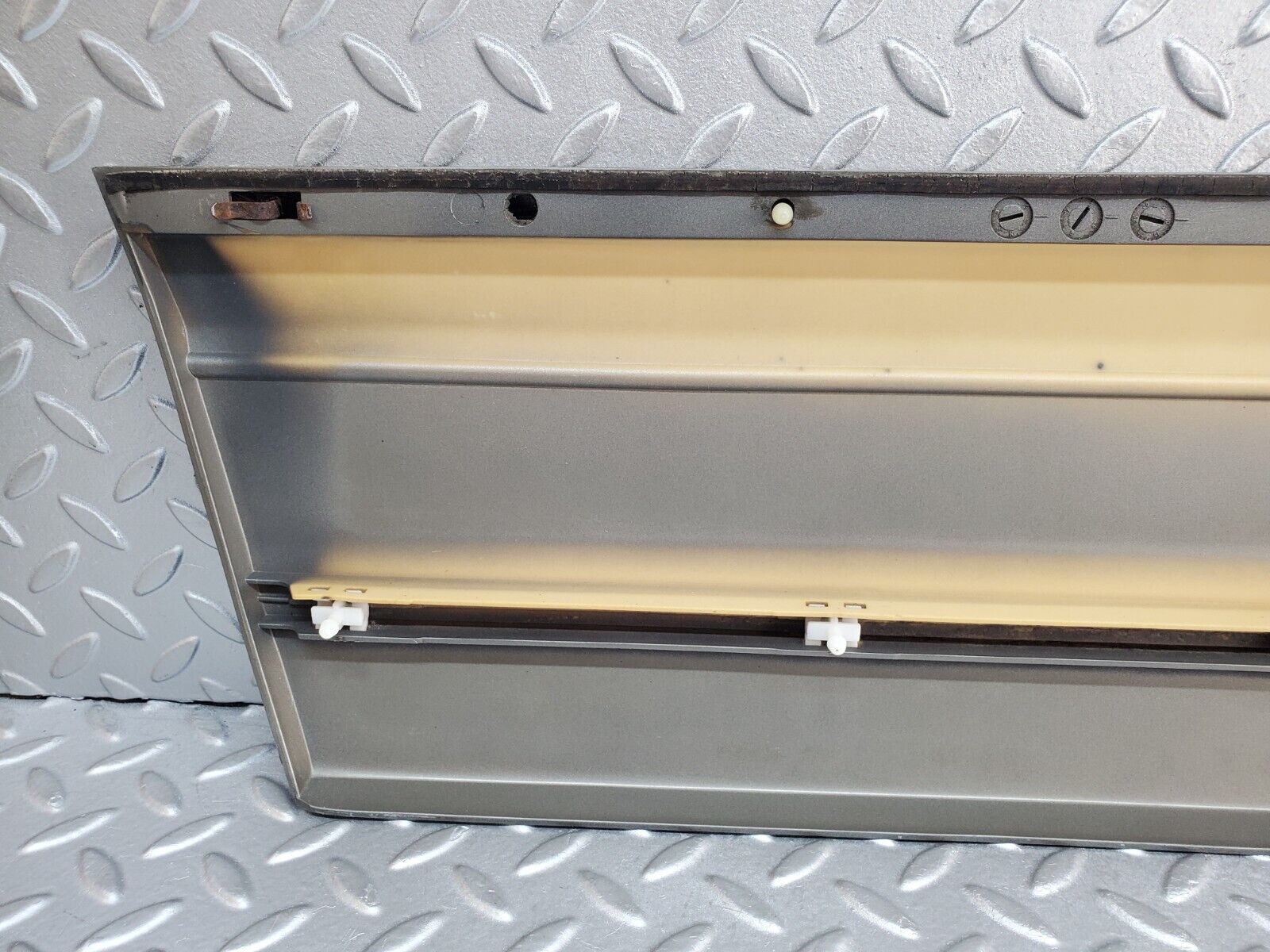 45704 Mercedes-Benz W126 420SE Front Right Door Moulding Trim 1266903840