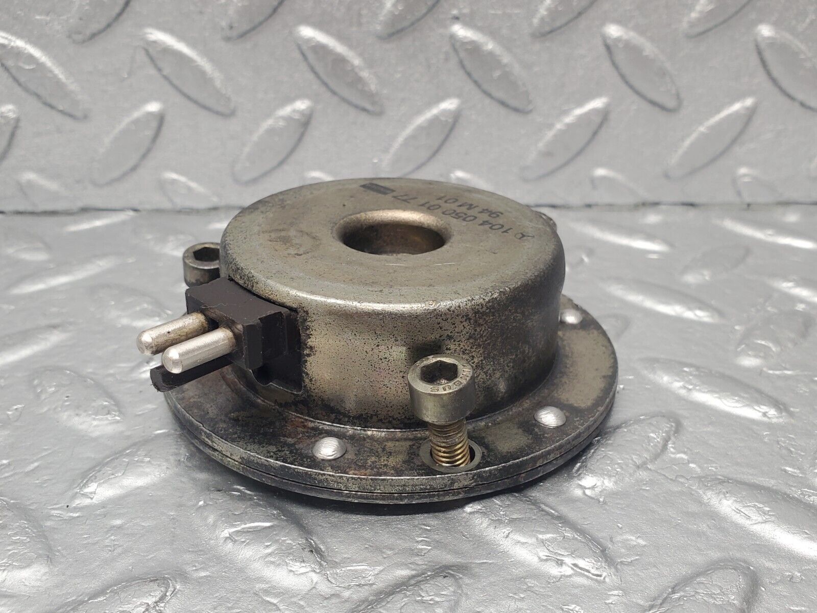 46207 Mercedes-Benz W124 280E Camshaft Adjuster Magnet 1040500177